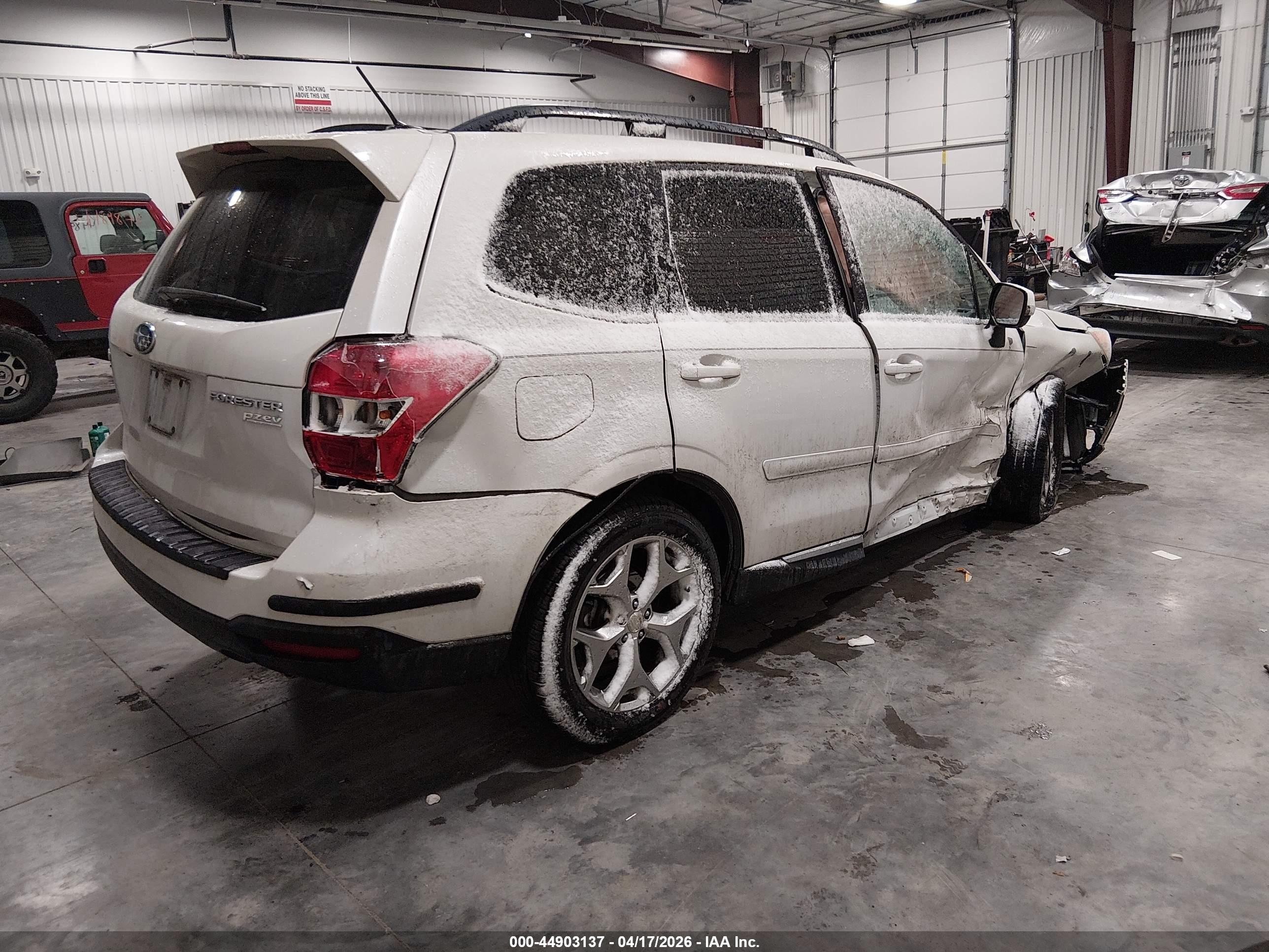 2015 Subaru Forester 2.5i Touring Белый vin: JF2SJAWC4FH839884