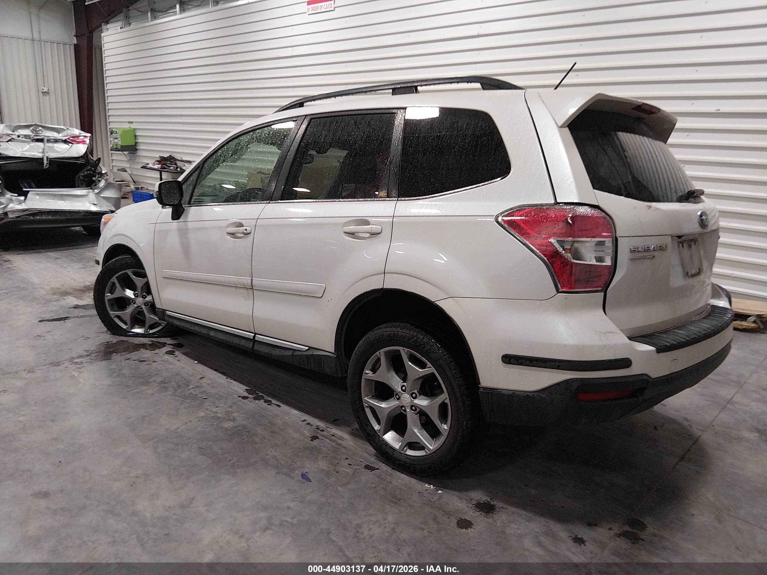 2015 Subaru Forester 2.5i Touring Белый vin: JF2SJAWC4FH839884