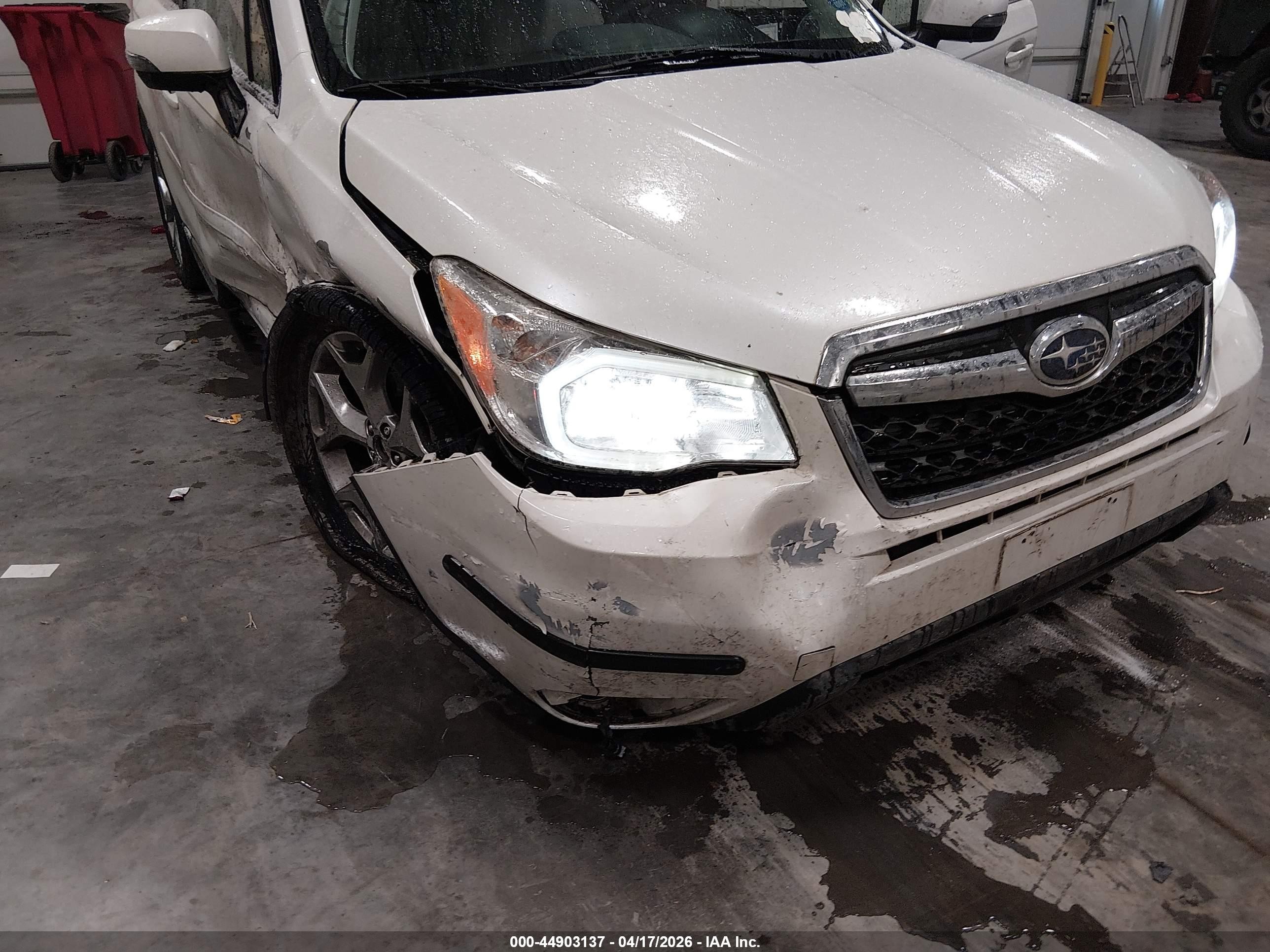 2015 Subaru Forester 2.5i Touring Белый vin: JF2SJAWC4FH839884
