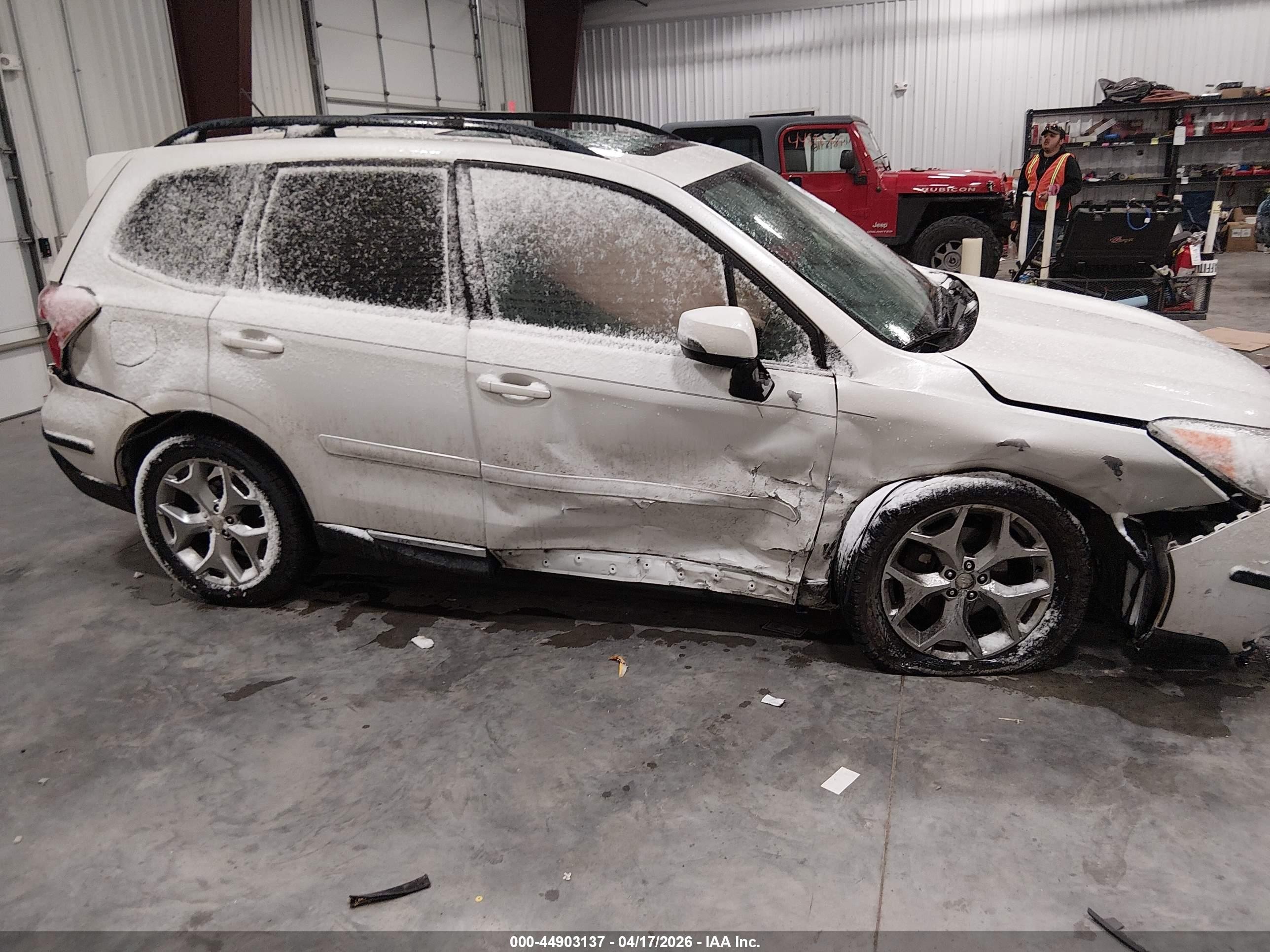 2015 Subaru Forester 2.5i Touring Белый vin: JF2SJAWC4FH839884