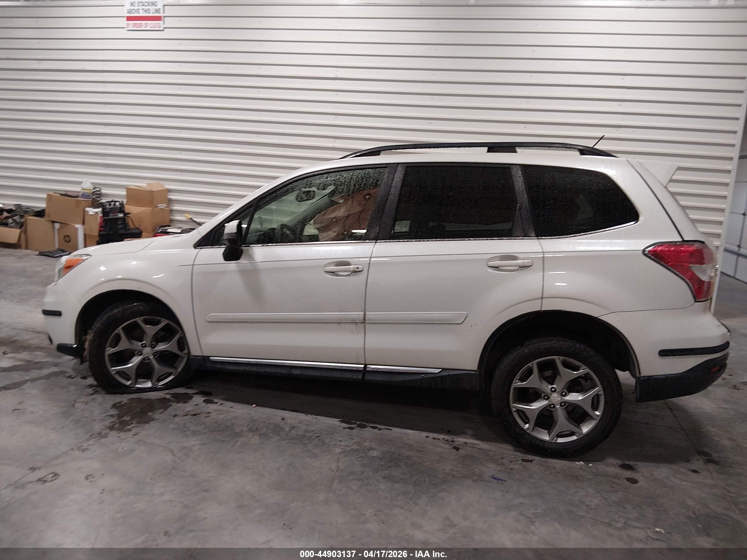 2015 Subaru Forester 2.5i Touring Белый vin: JF2SJAWC4FH839884