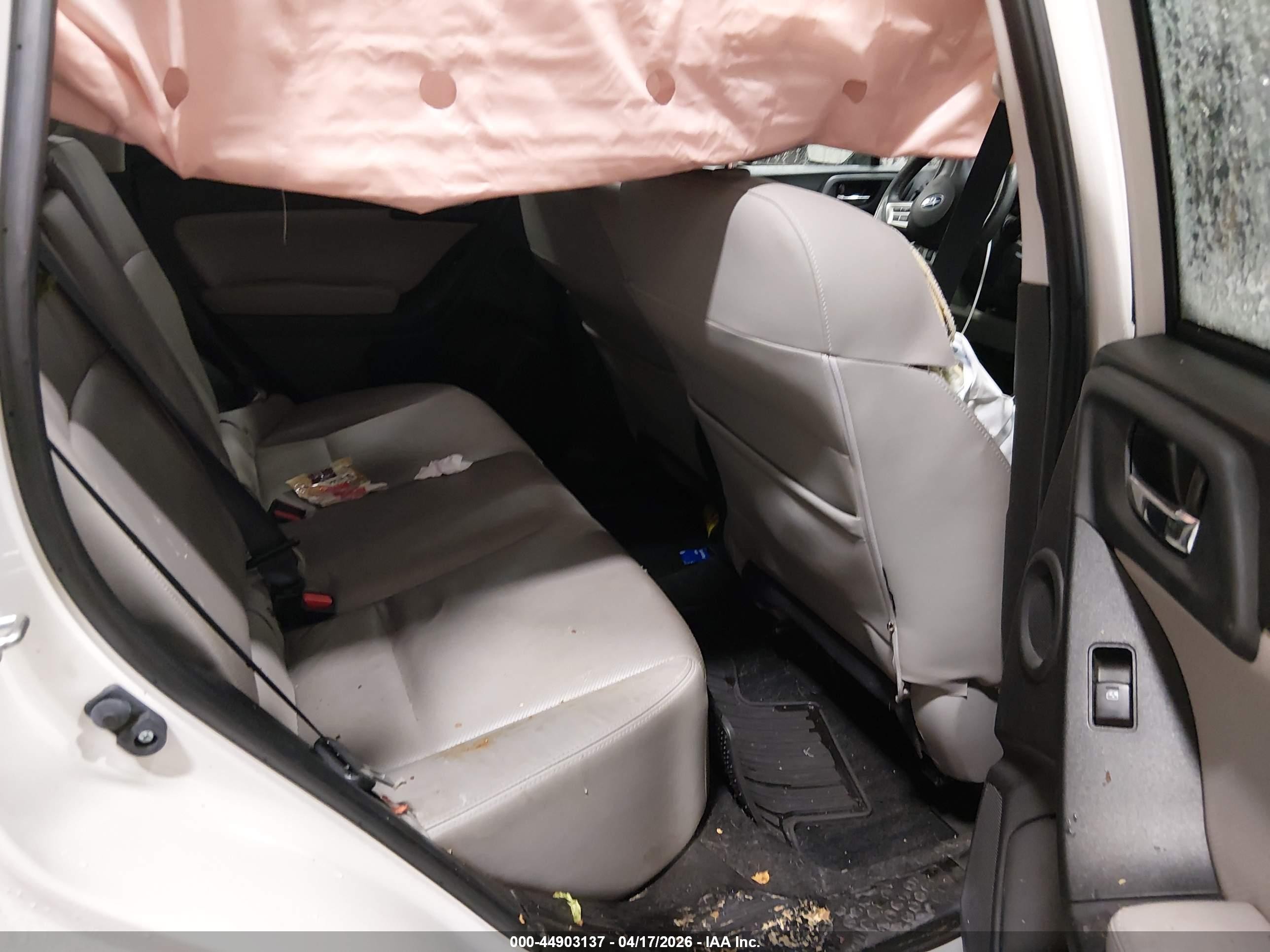 2015 Subaru Forester 2.5i Touring Белый vin: JF2SJAWC4FH839884