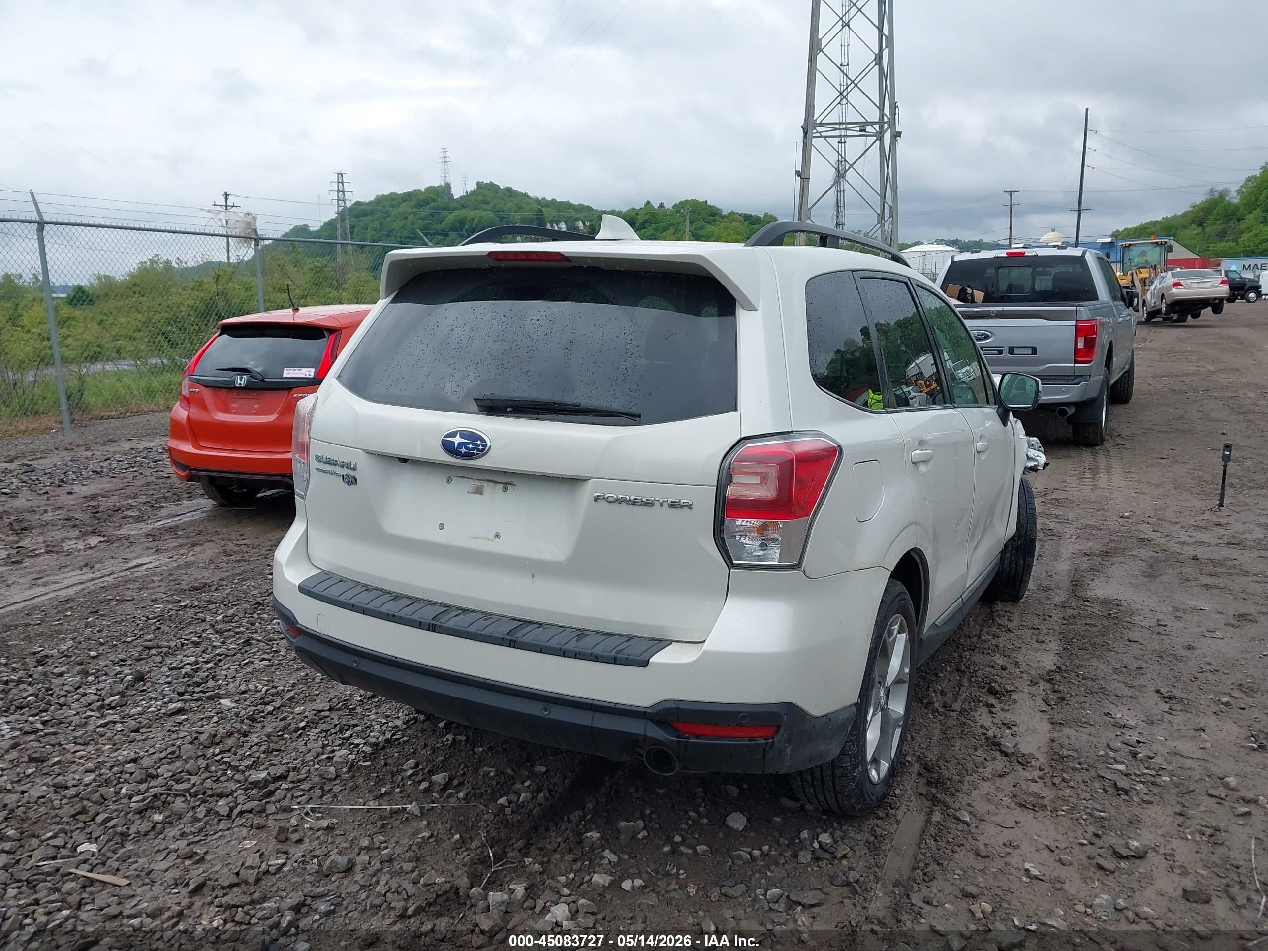 2018 Subaru Forester 2.5i Touring White vin: JF2SJAWC4JH486815