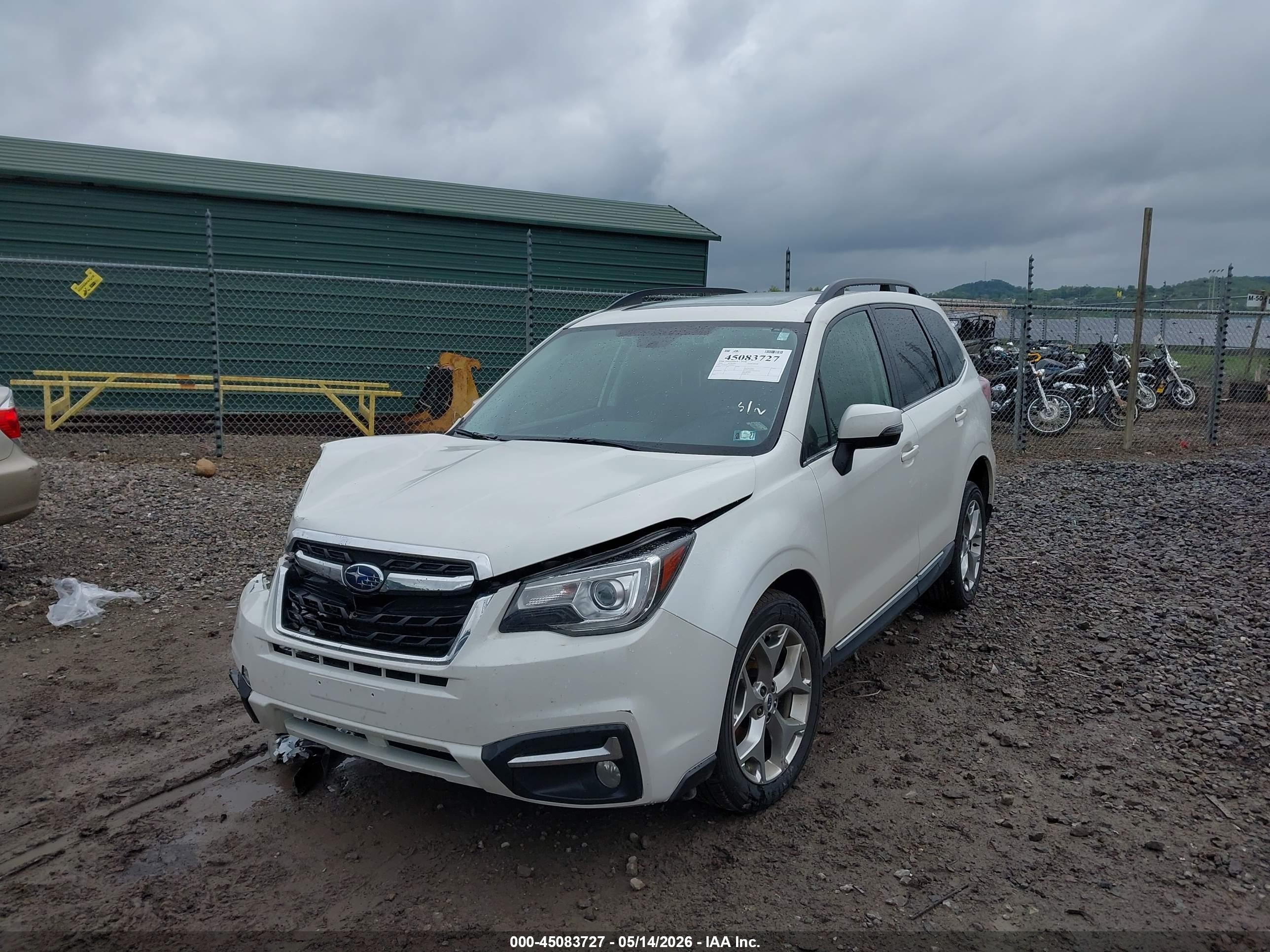 2018 Subaru Forester 2.5i Touring White vin: JF2SJAWC4JH486815