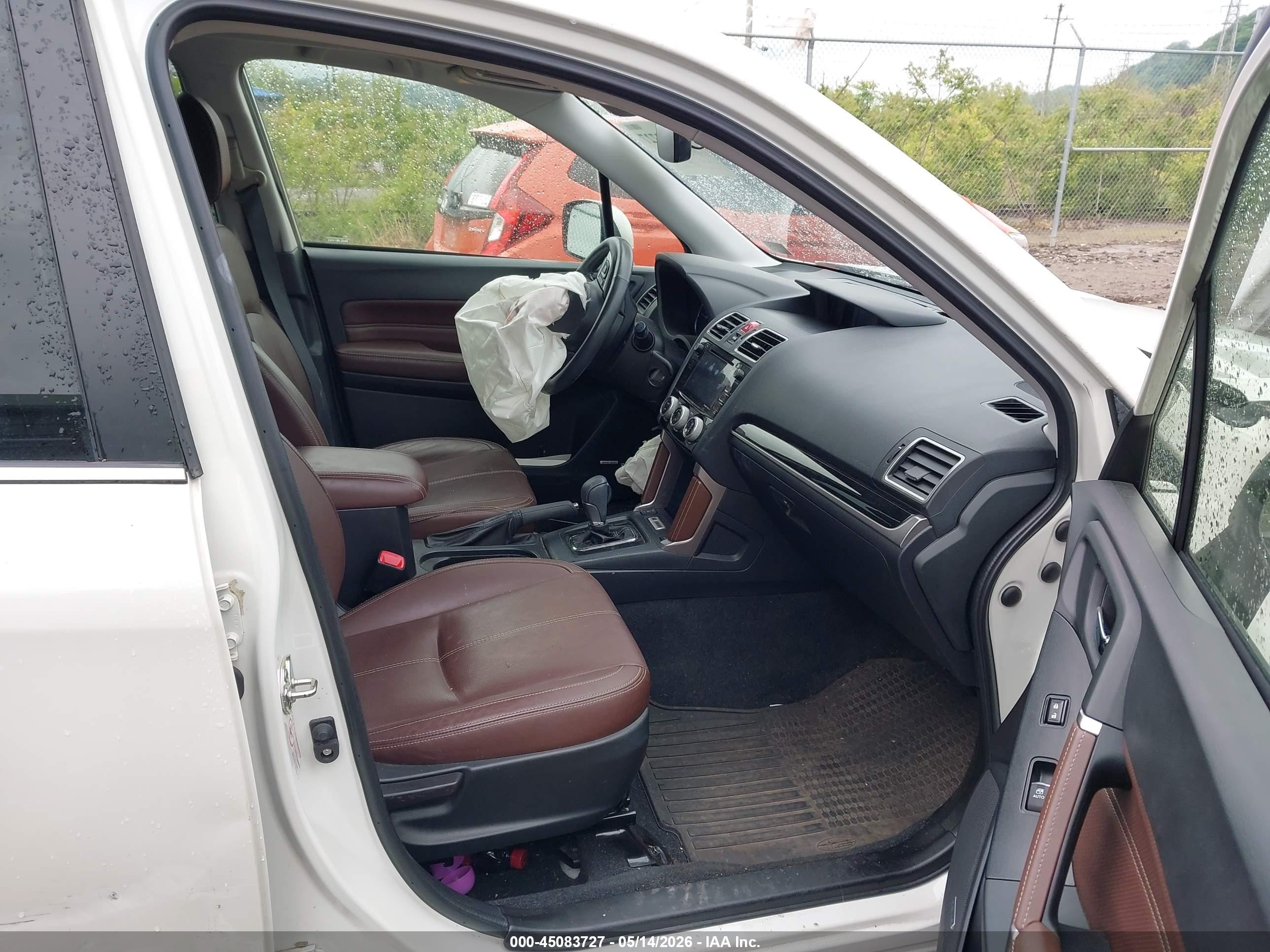 2018 Subaru Forester 2.5i Touring White vin: JF2SJAWC4JH486815