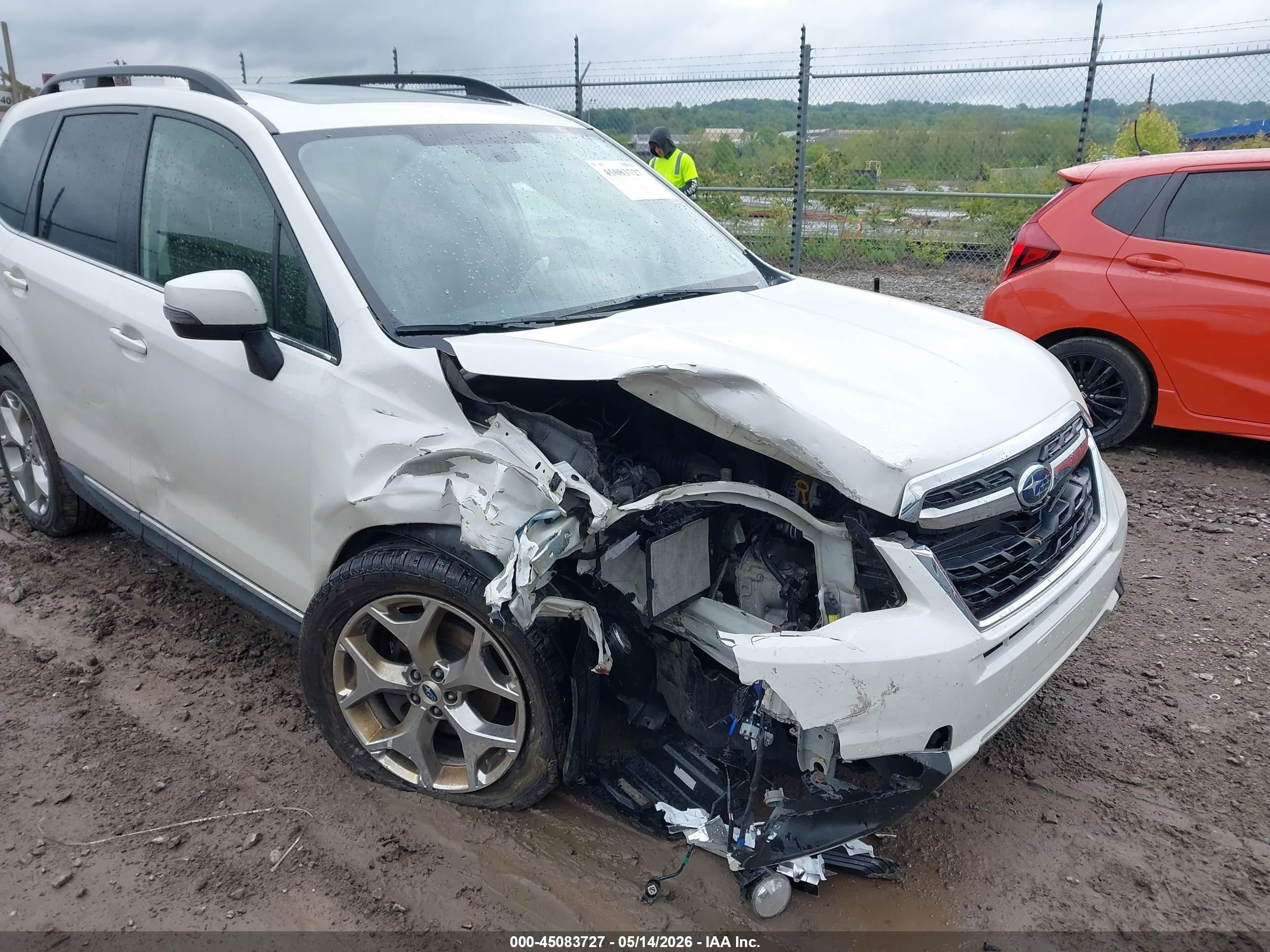 2018 Subaru Forester 2.5i Touring White vin: JF2SJAWC4JH486815
