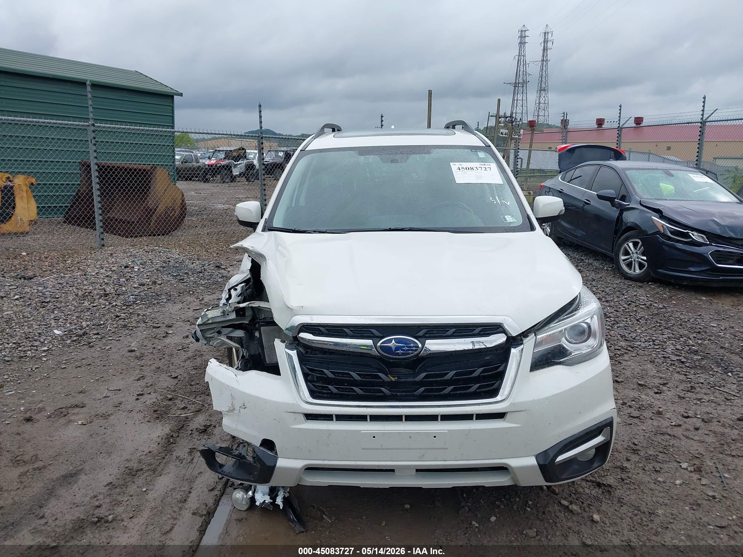 2018 Subaru Forester 2.5i Touring White vin: JF2SJAWC4JH486815