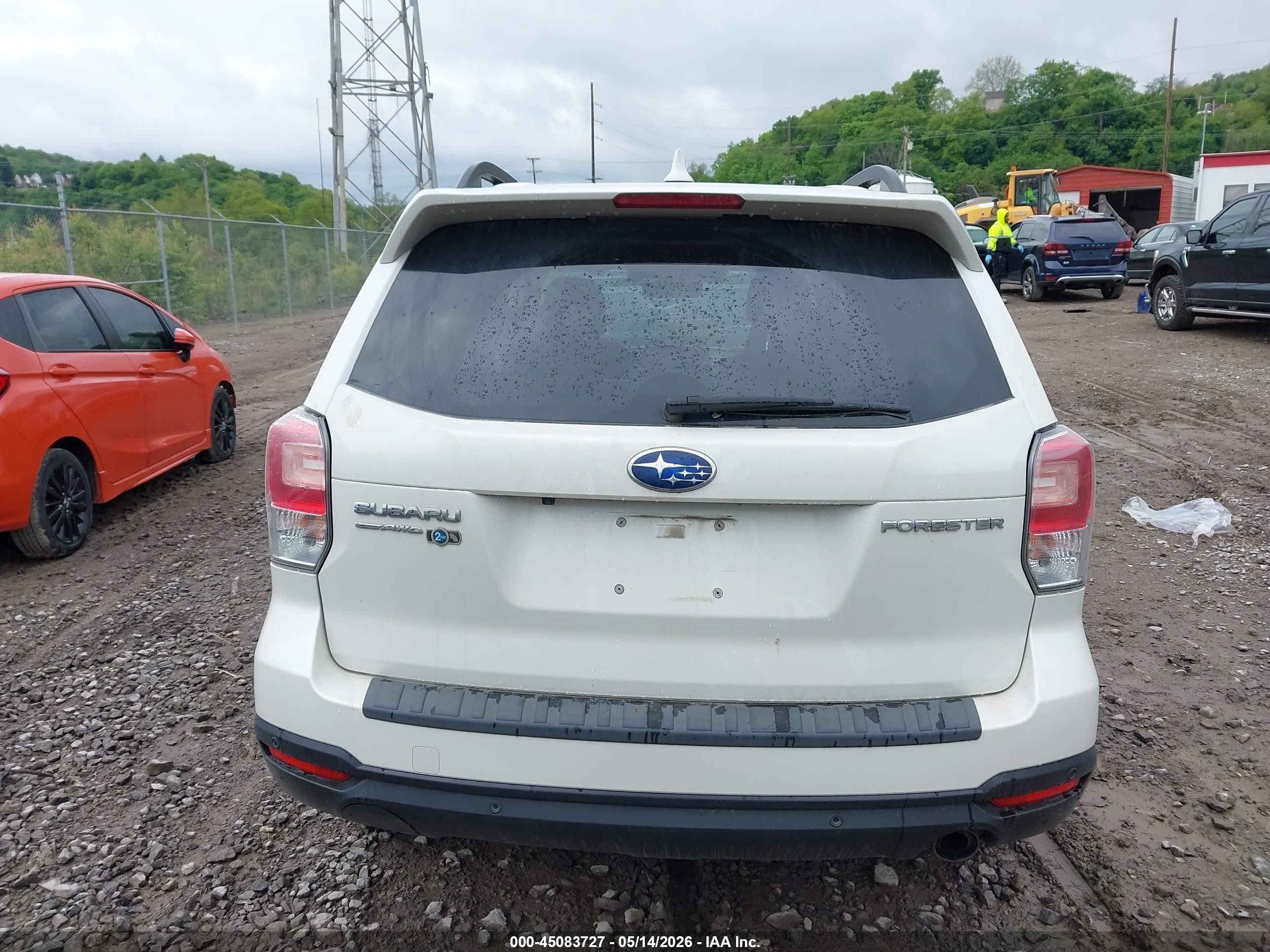 2018 Subaru Forester 2.5i Touring White vin: JF2SJAWC4JH486815