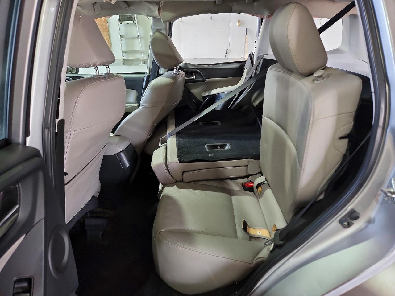 2015 Subaru Forester 2.5i Touring Silver vin: JF2SJAWC5FH433550
