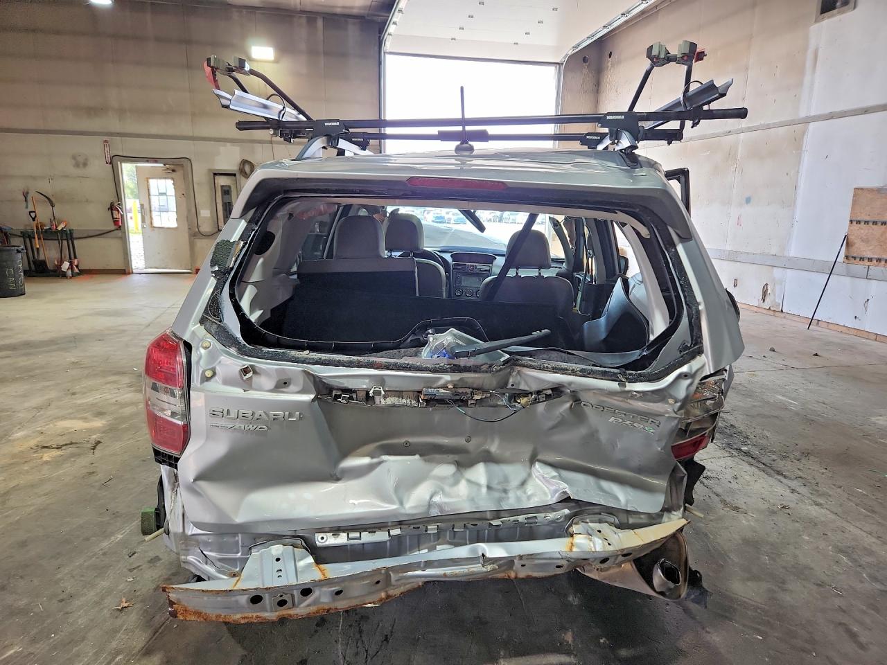 2015 Subaru Forester 2.5i Touring Silver vin: JF2SJAWC5FH433550