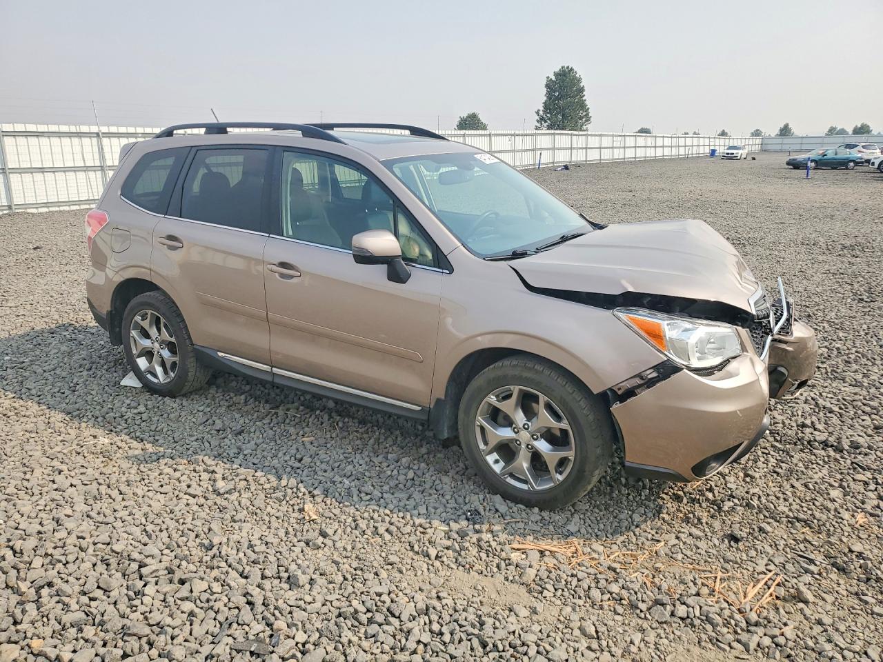 2015 Subaru Forester 2.5i Touring Tan vin: JF2SJAWC5FH585117