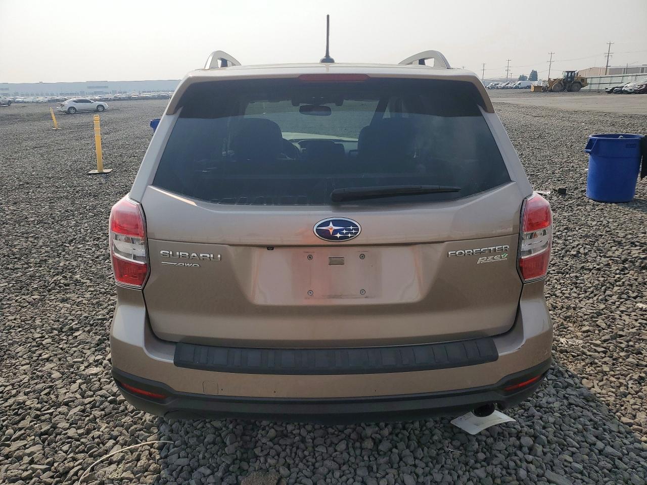2015 Subaru Forester 2.5i Touring Tan vin: JF2SJAWC5FH585117