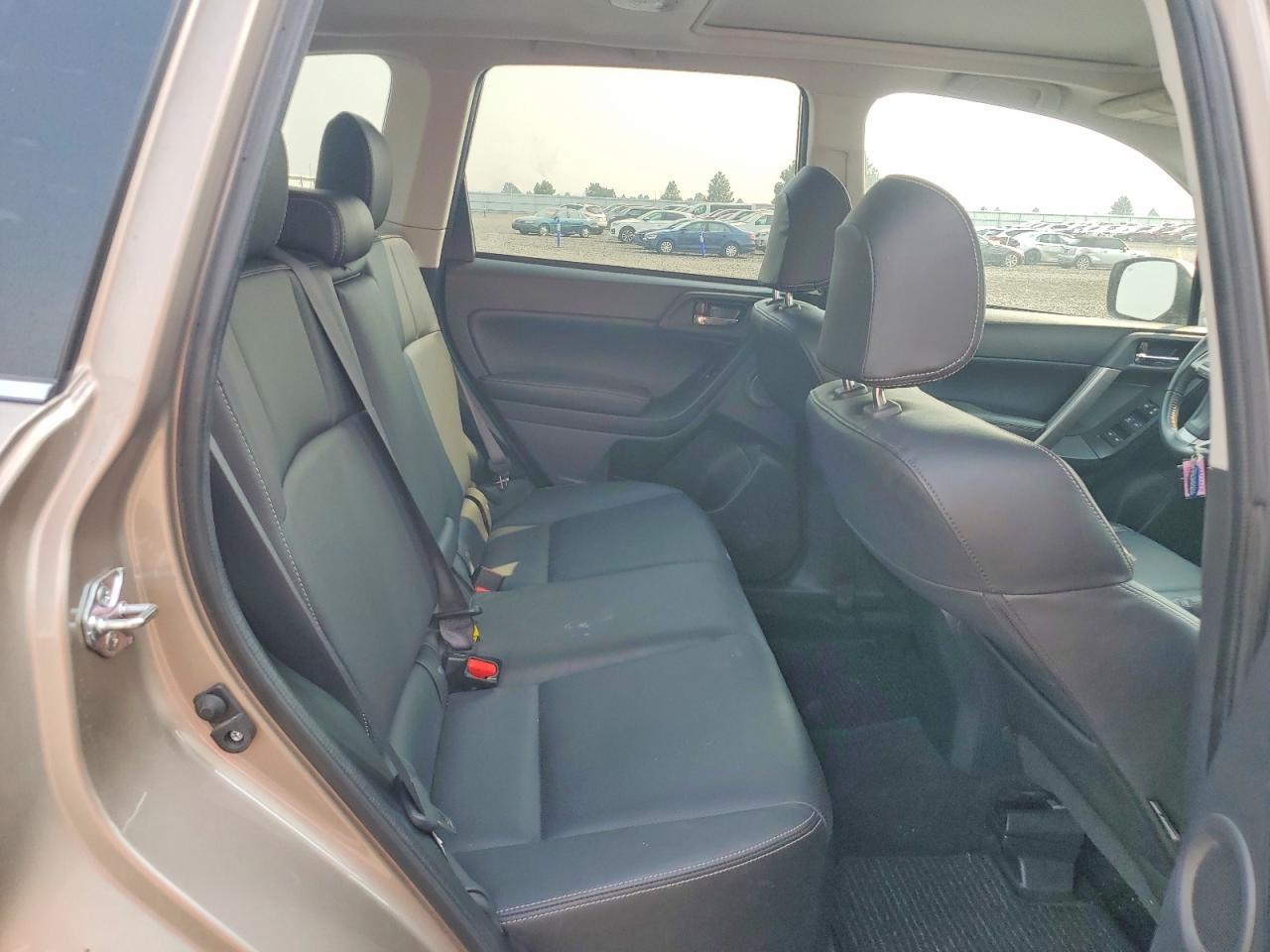 2015 Subaru Forester 2.5i Touring Tan vin: JF2SJAWC5FH585117