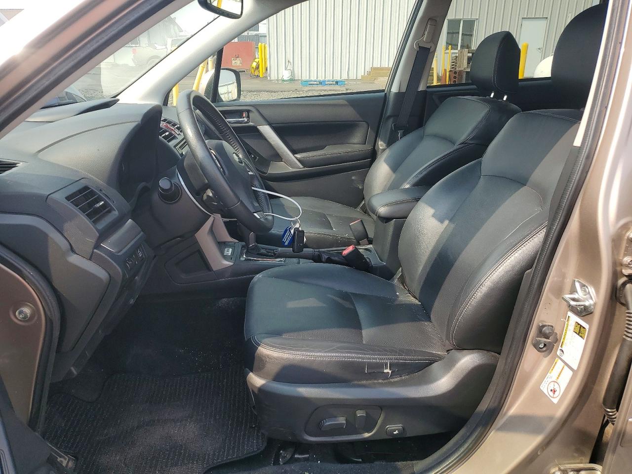 2015 Subaru Forester 2.5i Touring Tan vin: JF2SJAWC5FH585117