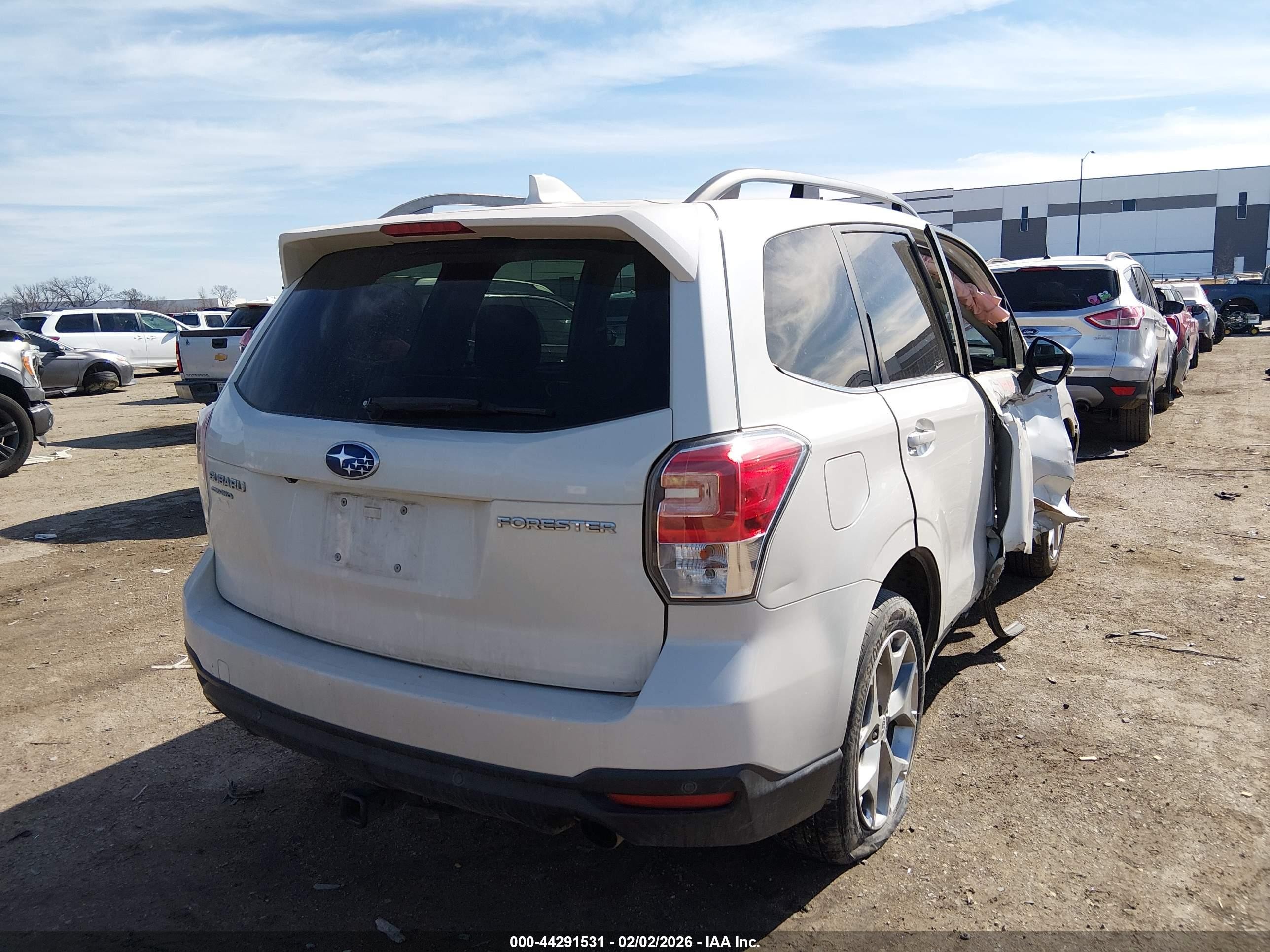 2018 Subaru Forester 2.5i Touring White vin: JF2SJAWC5JH421939