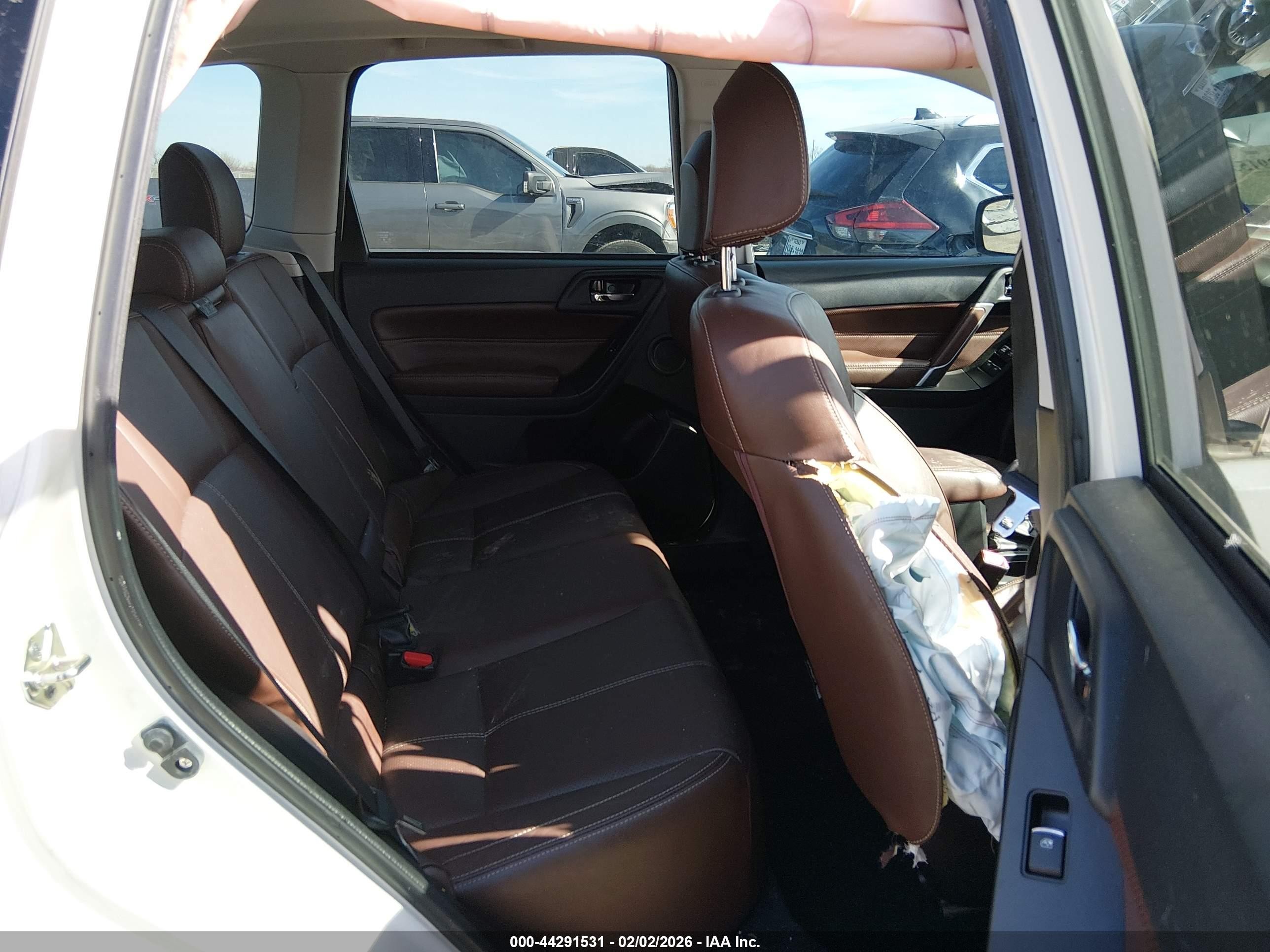 2018 Subaru Forester 2.5i Touring White vin: JF2SJAWC5JH421939