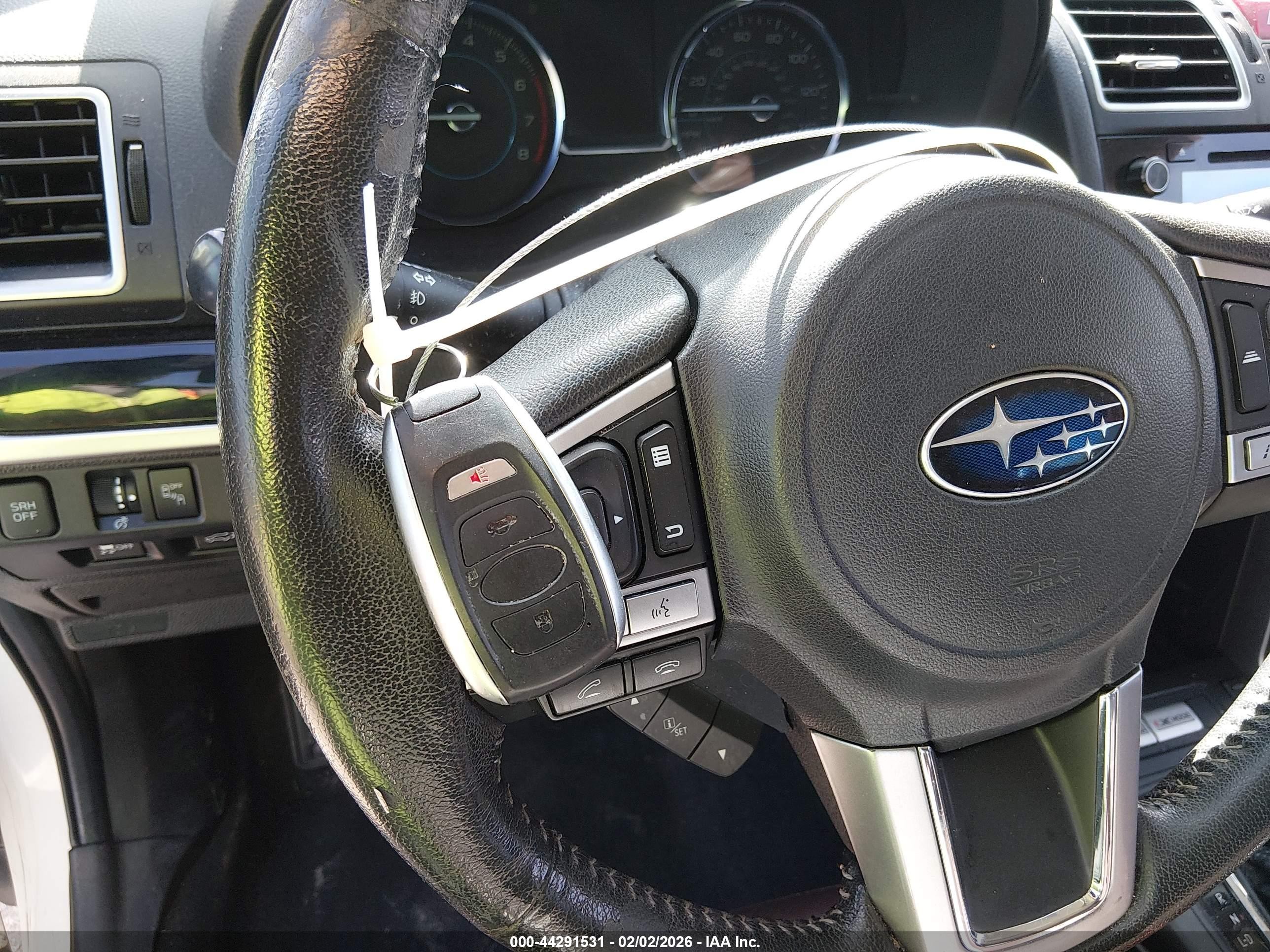 2018 Subaru Forester 2.5i Touring White vin: JF2SJAWC5JH421939