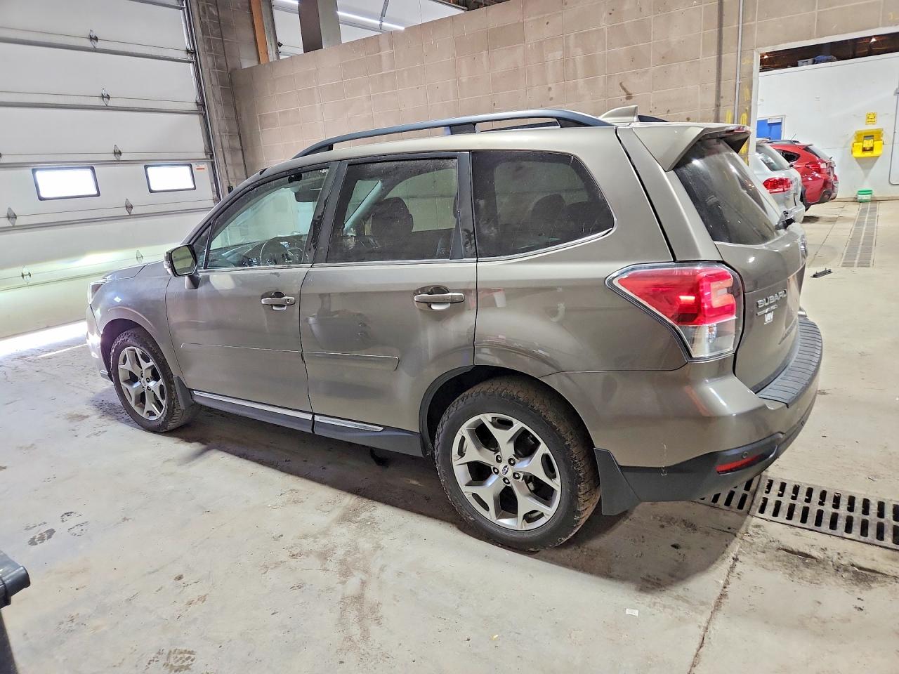 2018 Subaru Forester 2.5i Touring Gray vin: JF2SJAWC5JH591850