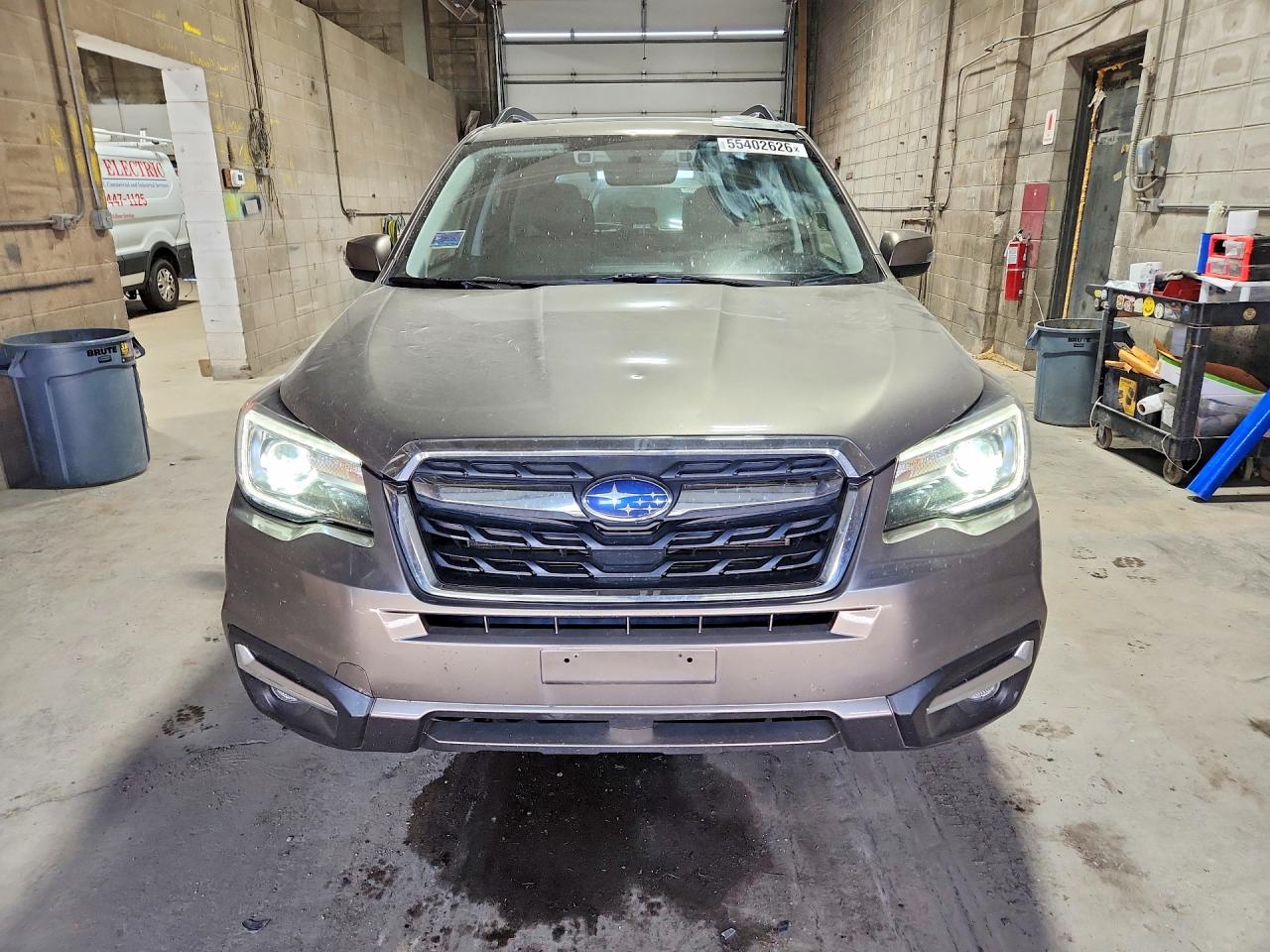 2018 Subaru Forester 2.5i Touring Gray vin: JF2SJAWC5JH591850