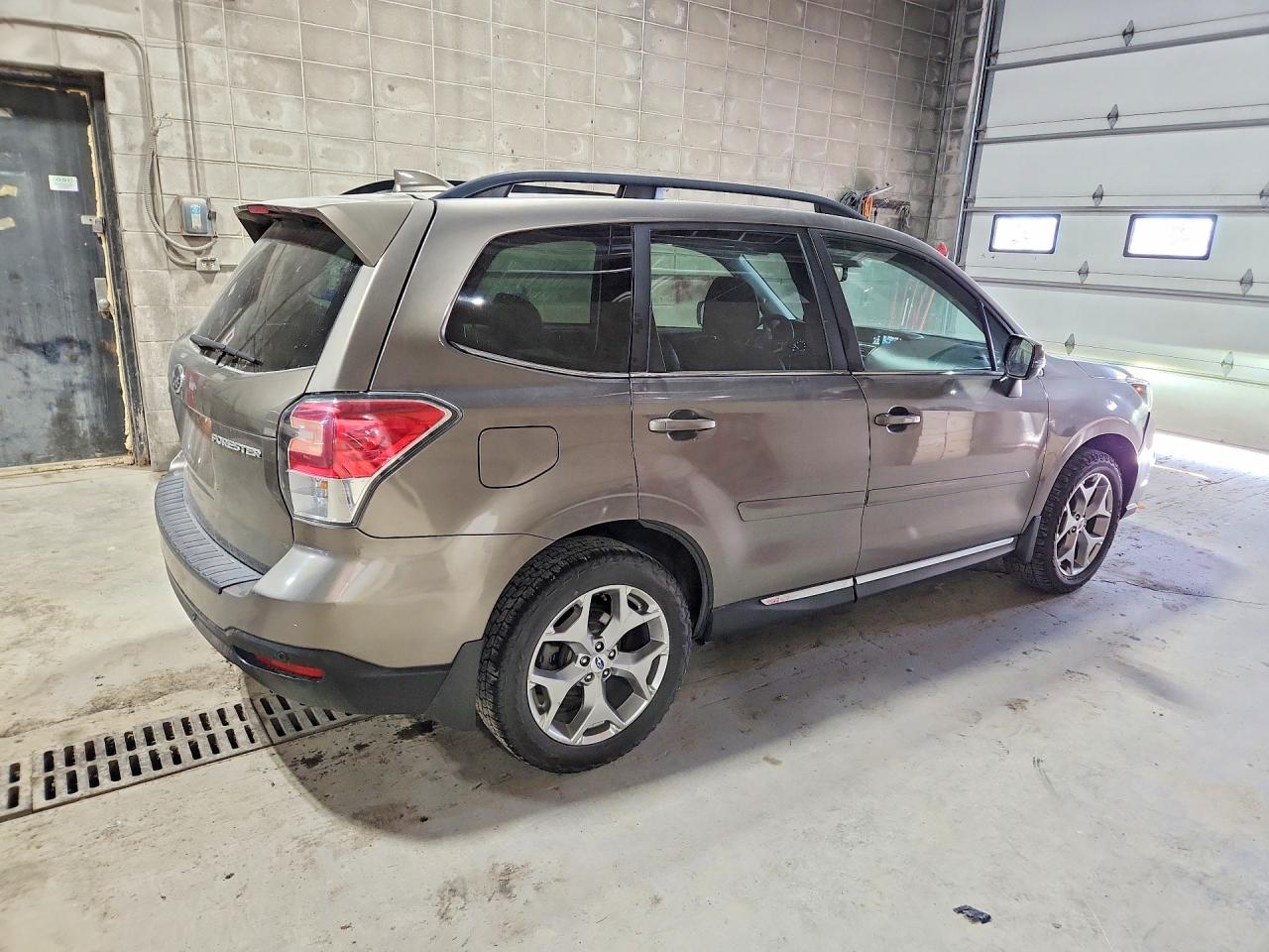 2018 Subaru Forester 2.5i Touring Gray vin: JF2SJAWC5JH591850