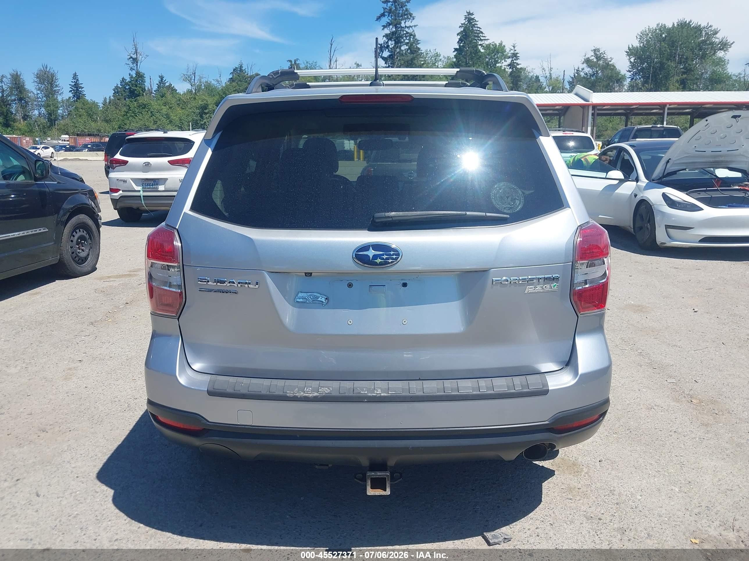 2015 Subaru Forester 2.5i Touring Silver vin: JF2SJAWC6FH824559