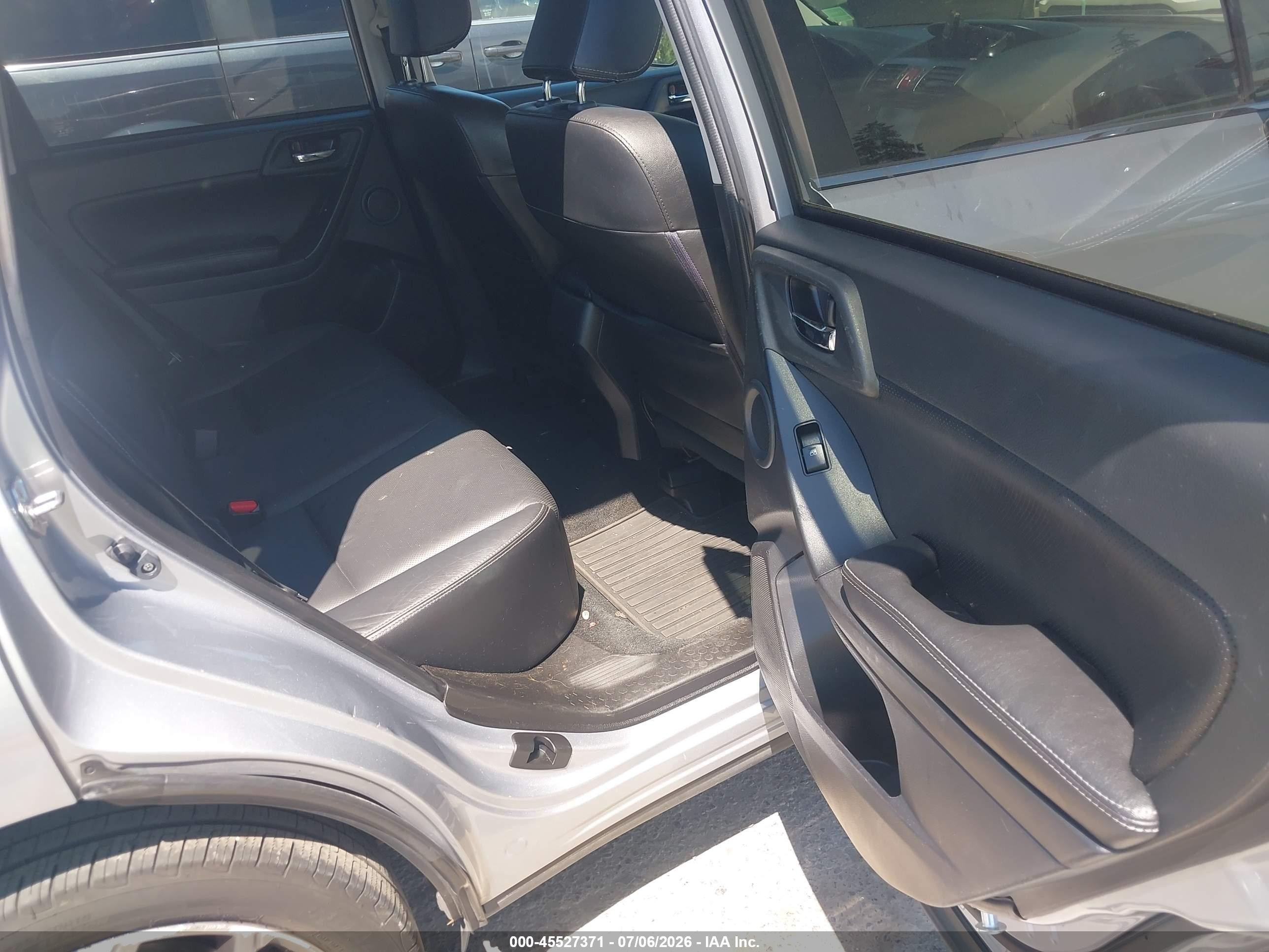 2015 Subaru Forester 2.5i Touring Silver vin: JF2SJAWC6FH824559