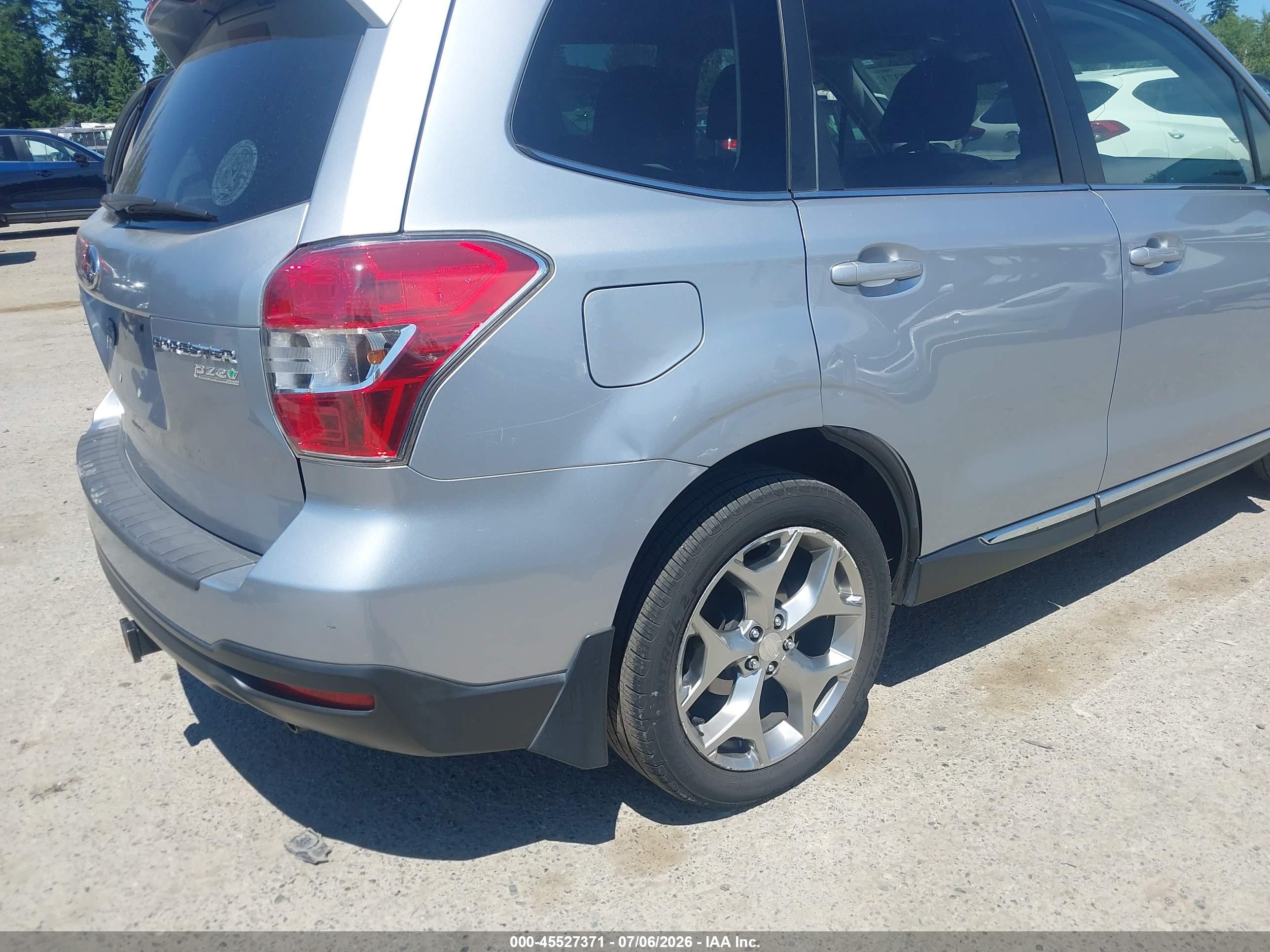 2015 Subaru Forester 2.5i Touring Silver vin: JF2SJAWC6FH824559