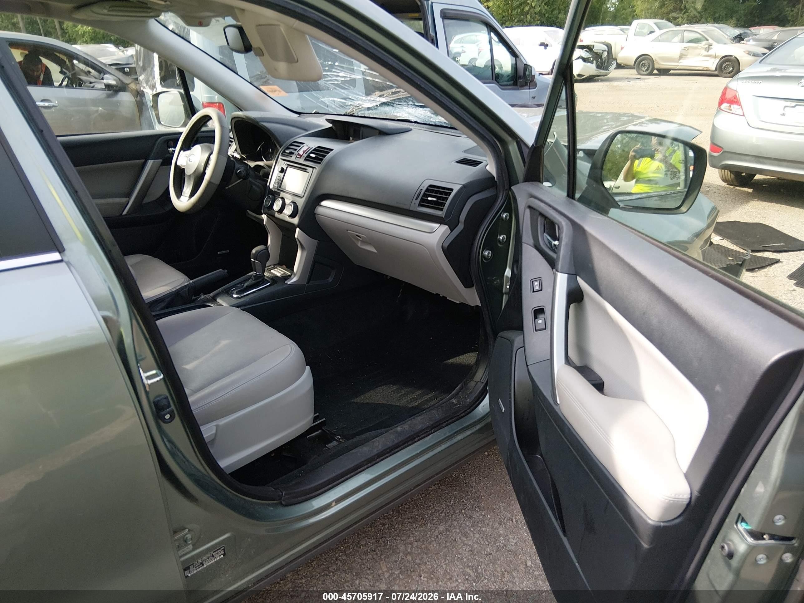 2015 Subaru Forester 2.5i Touring Green vin: JF2SJAWC7FH547257