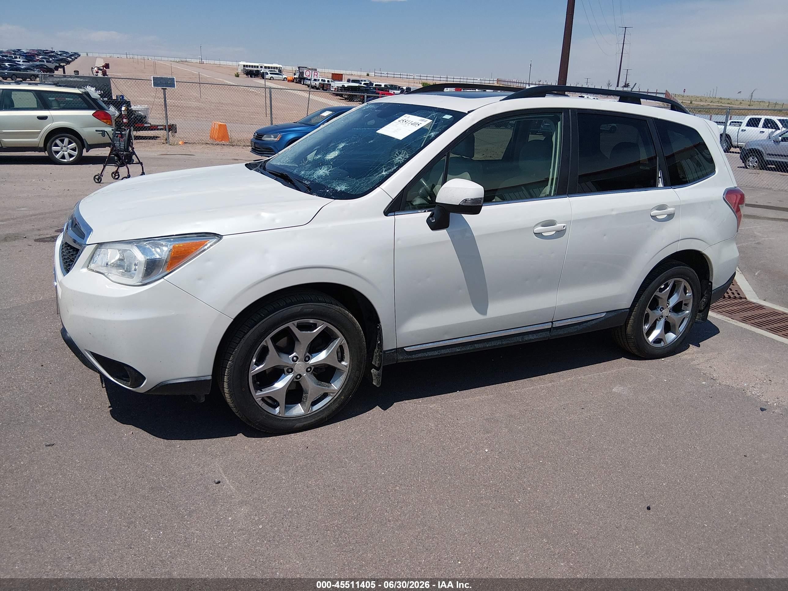2015 Subaru Forester 2.5i Touring White vin: JF2SJAWC7FH837952