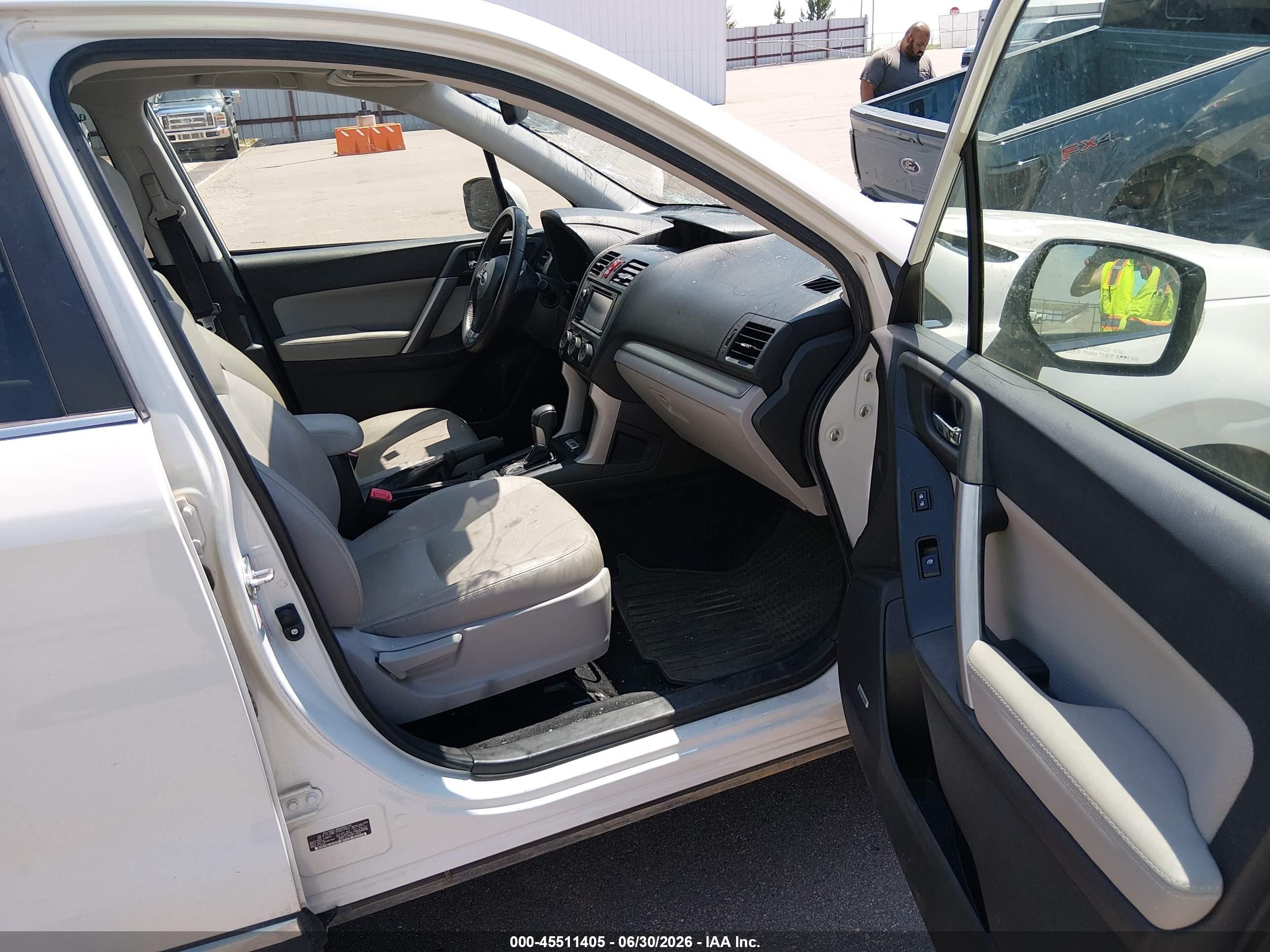2015 Subaru Forester 2.5i Touring White vin: JF2SJAWC7FH837952