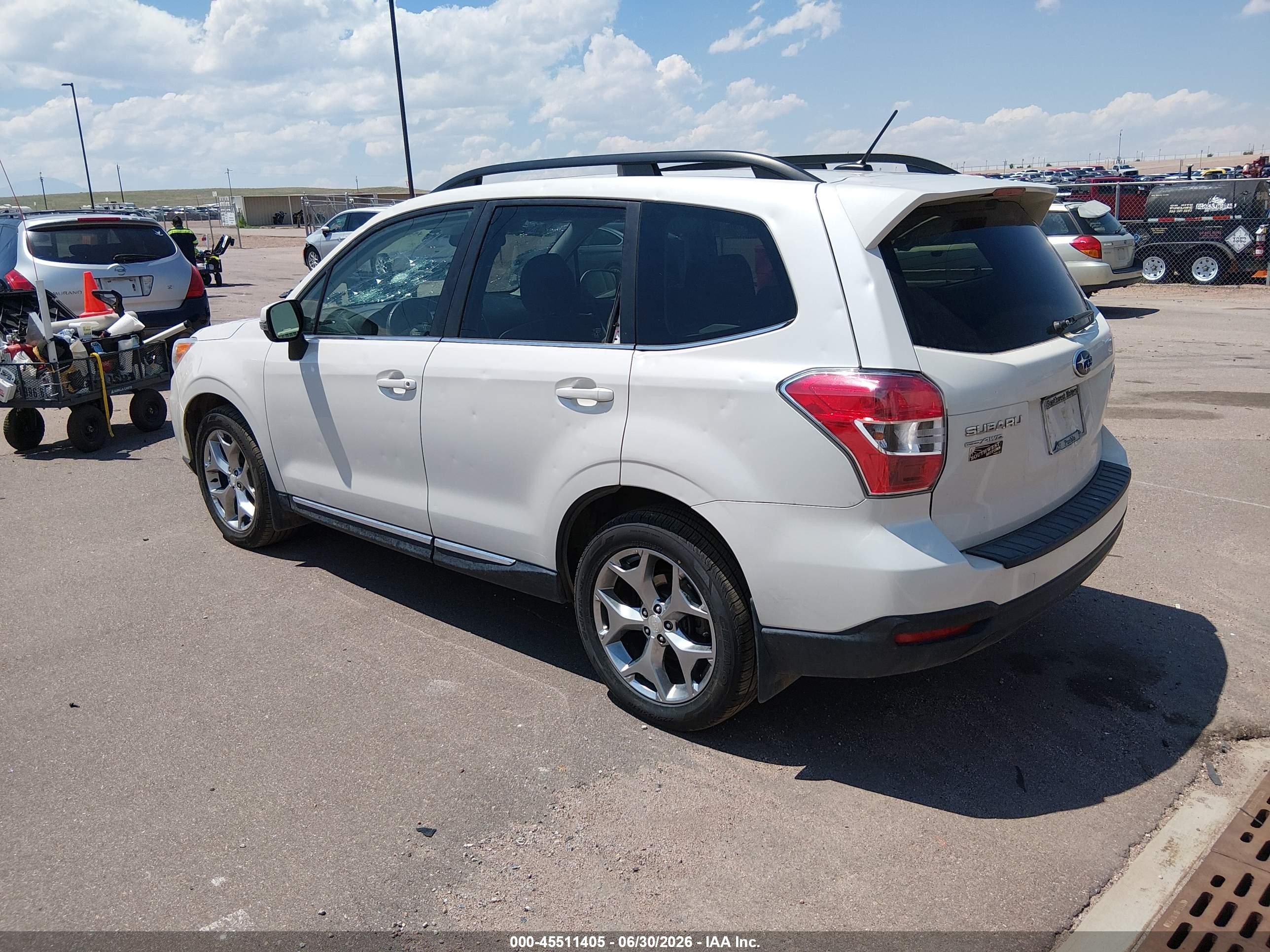 2015 Subaru Forester 2.5i Touring White vin: JF2SJAWC7FH837952