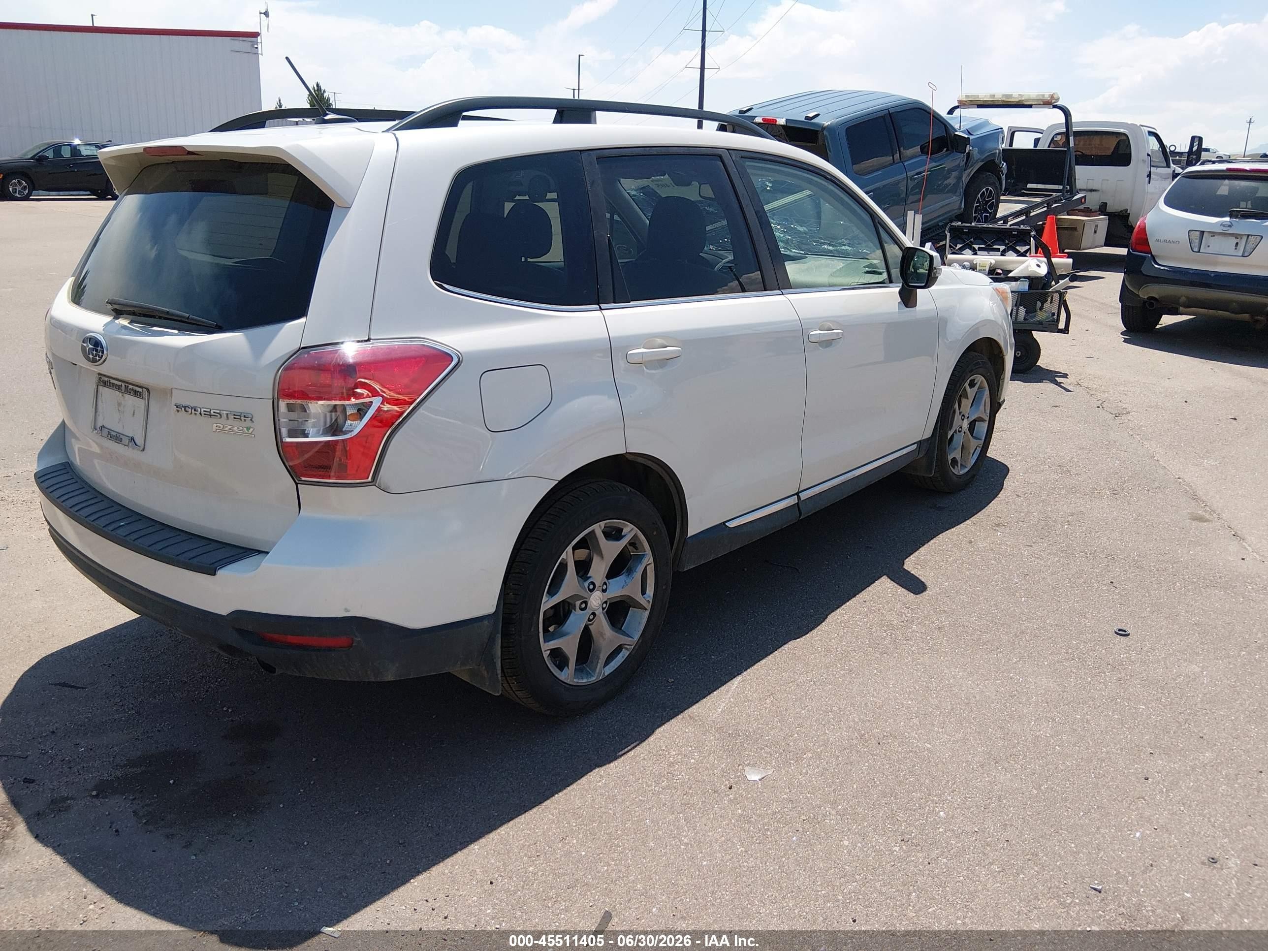 2015 Subaru Forester 2.5i Touring White vin: JF2SJAWC7FH837952
