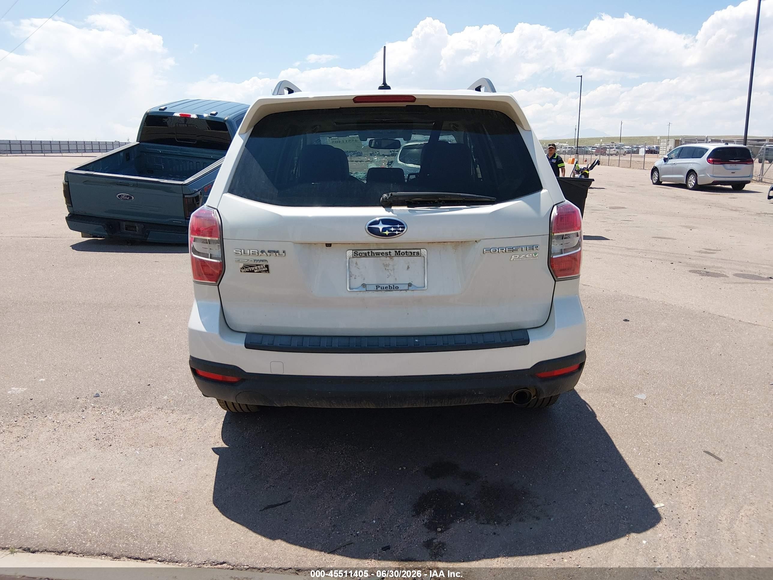 2015 Subaru Forester 2.5i Touring White vin: JF2SJAWC7FH837952