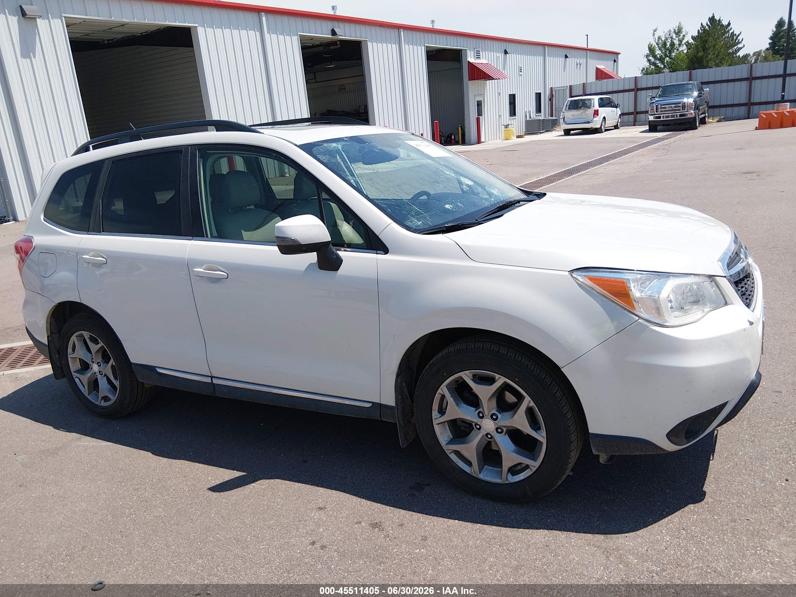 2015 Subaru Forester 2.5i Touring White vin: JF2SJAWC7FH837952
