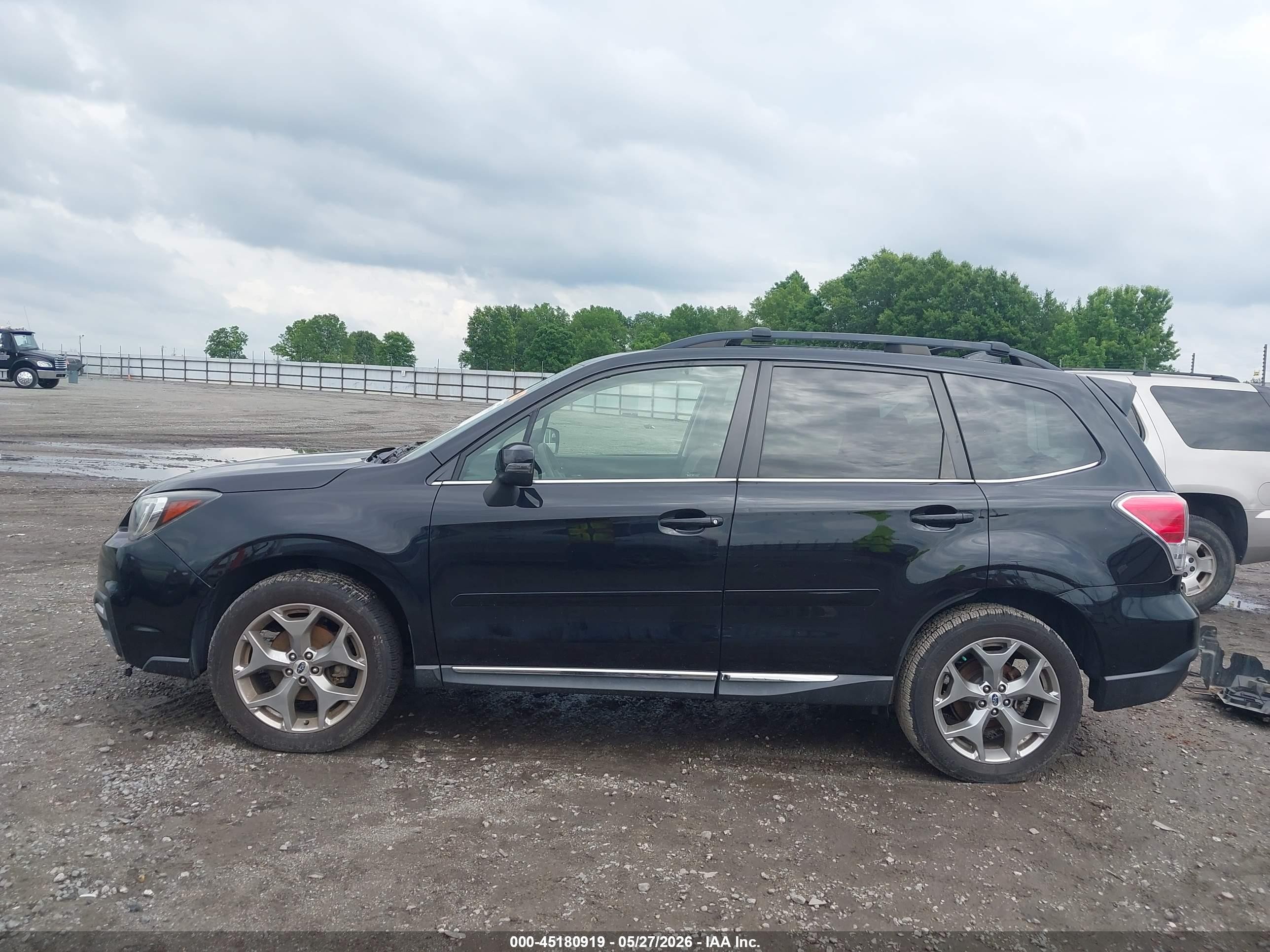2017 Subaru Forester 2.5i Touring Black vin: JF2SJAWC8HH428328