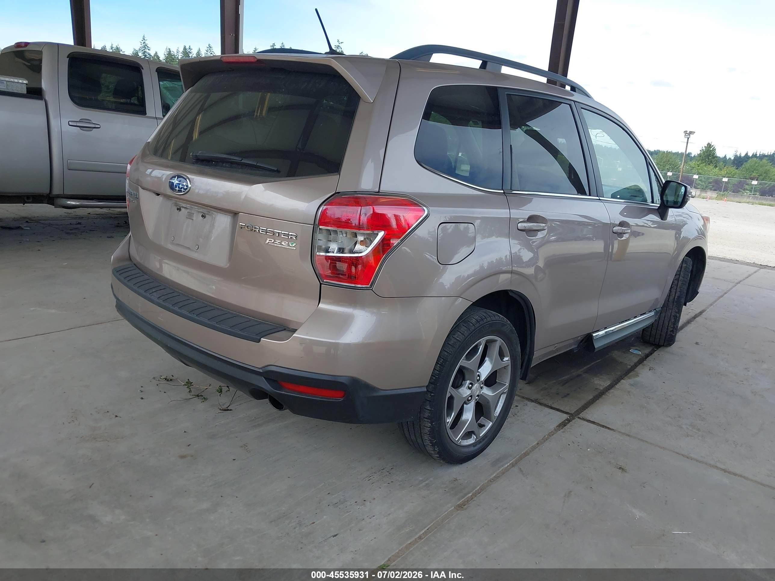 2015 Subaru Forester 2.5i Touring Champagne vin: JF2SJAWC9FH517998