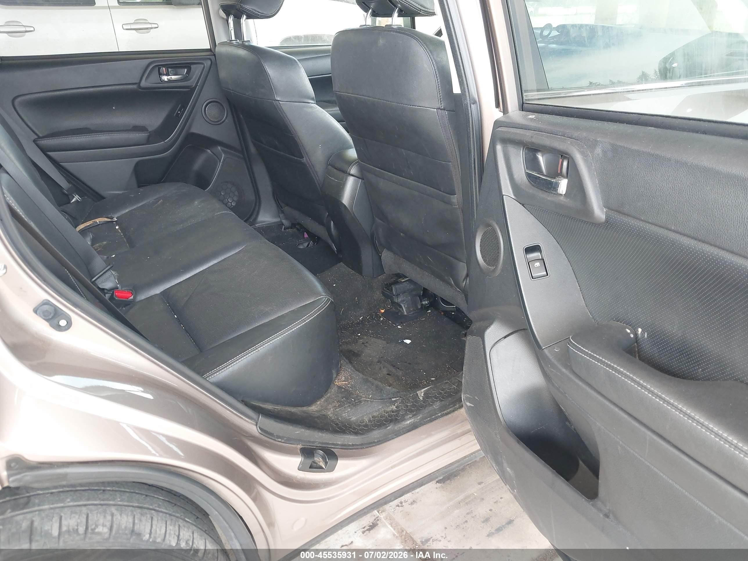 2015 Subaru Forester 2.5i Touring Champagne vin: JF2SJAWC9FH517998