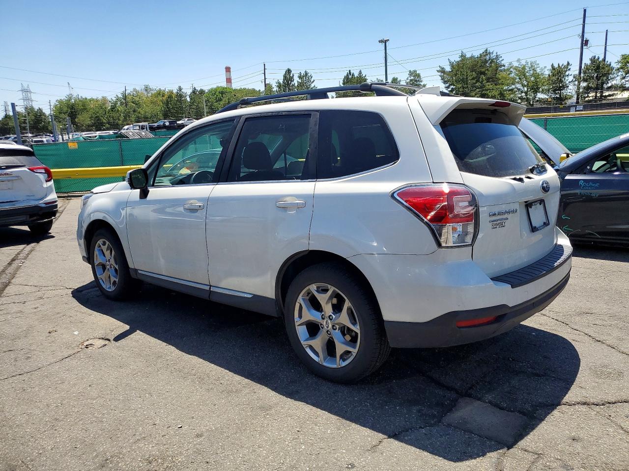 2018 Subaru Forester 2.5i Touring White vin: JF2SJAWC9JH503768
