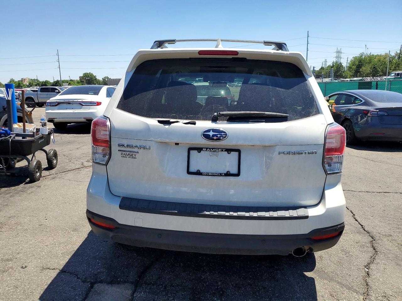 2018 Subaru Forester 2.5i Touring White vin: JF2SJAWC9JH503768
