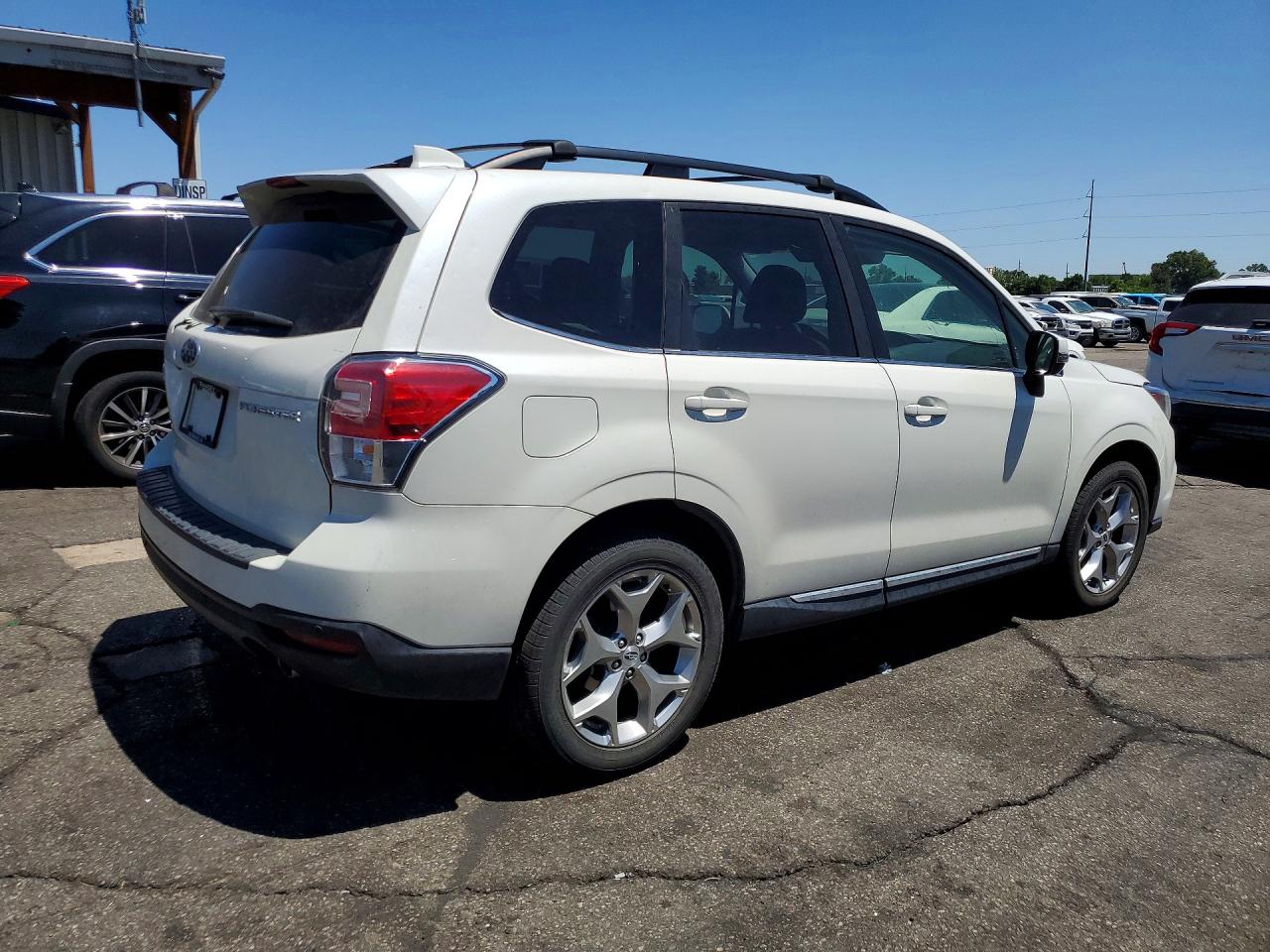 2018 Subaru Forester 2.5i Touring White vin: JF2SJAWC9JH503768