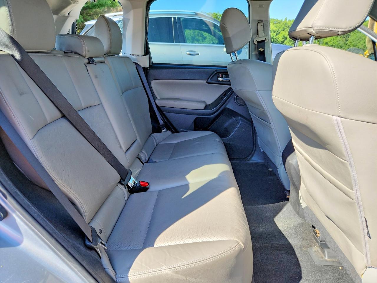 2015 Subaru Forester 2.5i Touring Silver vin: JF2SJAWCXFH499706
