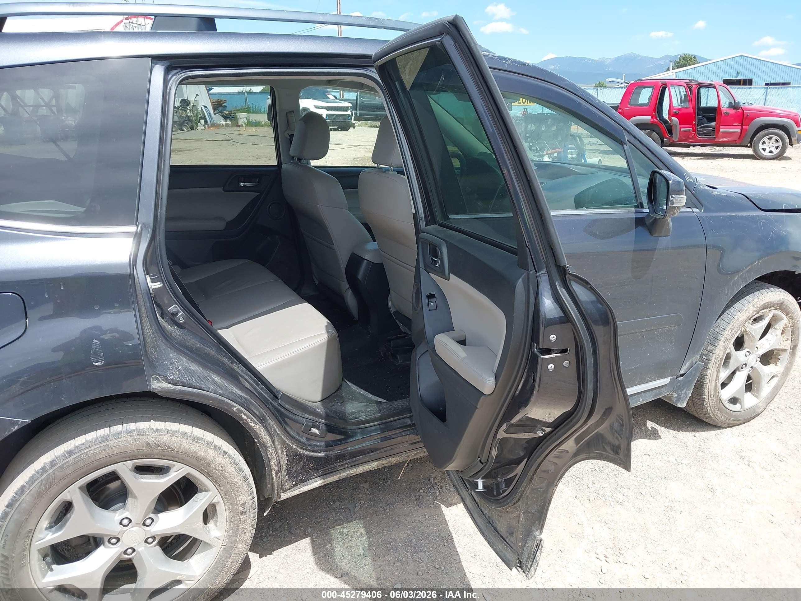 2015 Subaru Forester 2.5i Touring Gray vin: JF2SJAWCXFH542537