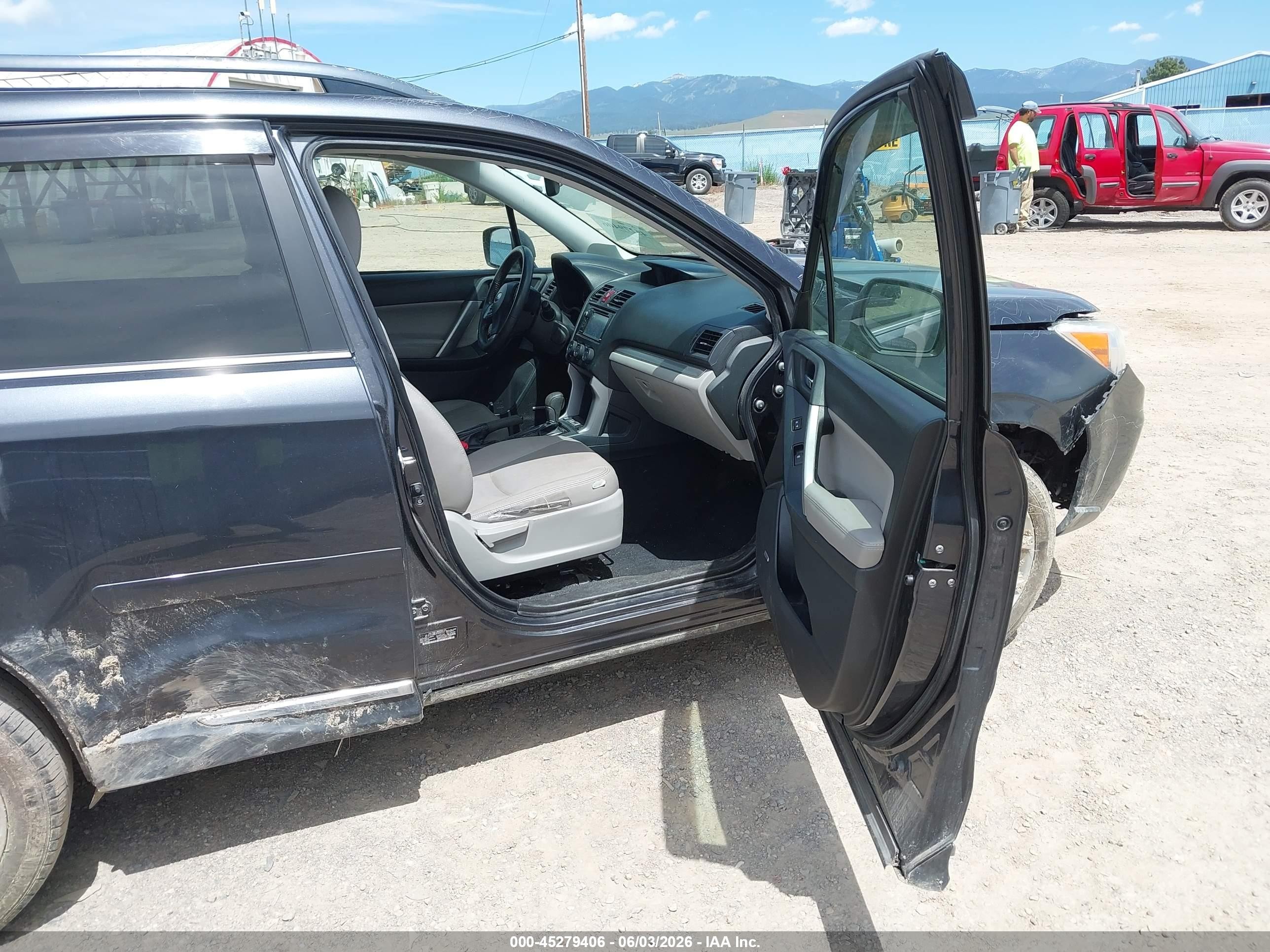 2015 Subaru Forester 2.5i Touring Gray vin: JF2SJAWCXFH542537