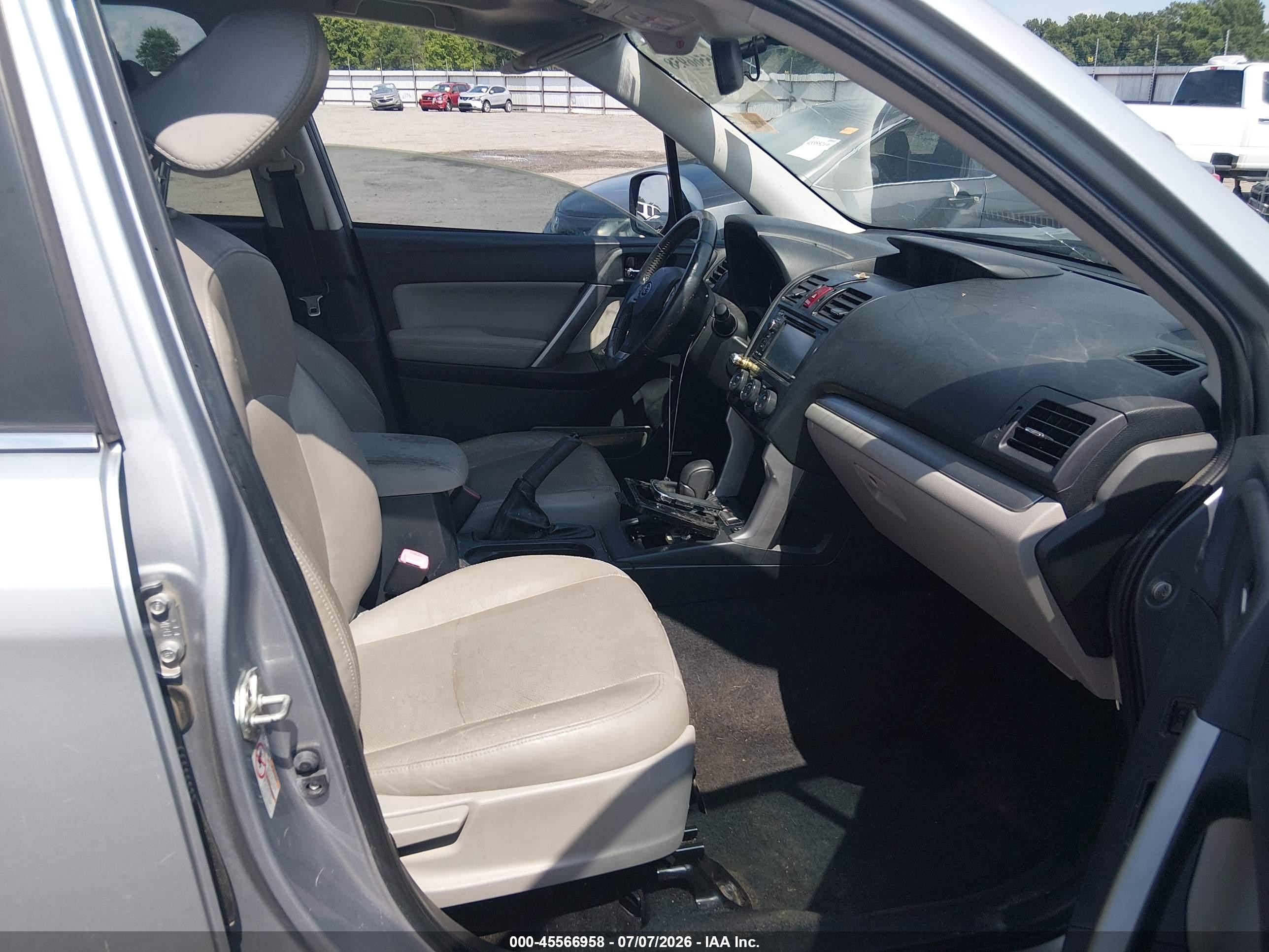 2015 Subaru Forester 2.5i Touring Silver vin: JF2SJAWCXFH579880