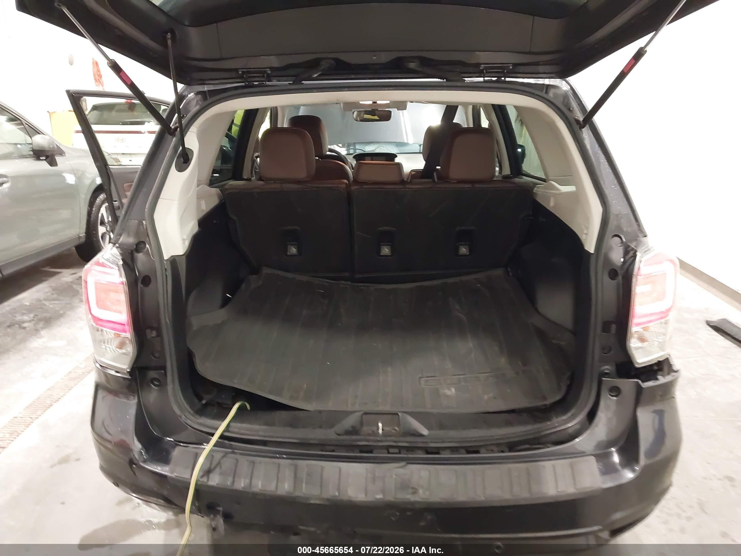 2018 Subaru Forester 2.5i Touring Синий vin: JF2SJAWCXJH452877