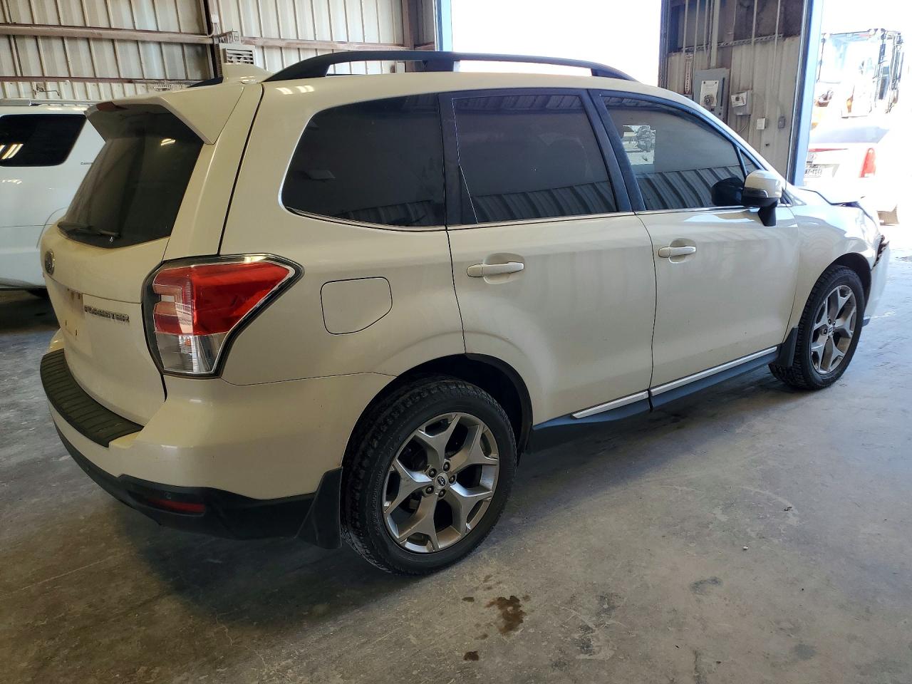 2018 Subaru Forester 2.5i Touring White vin: JF2SJAWCXJH598471