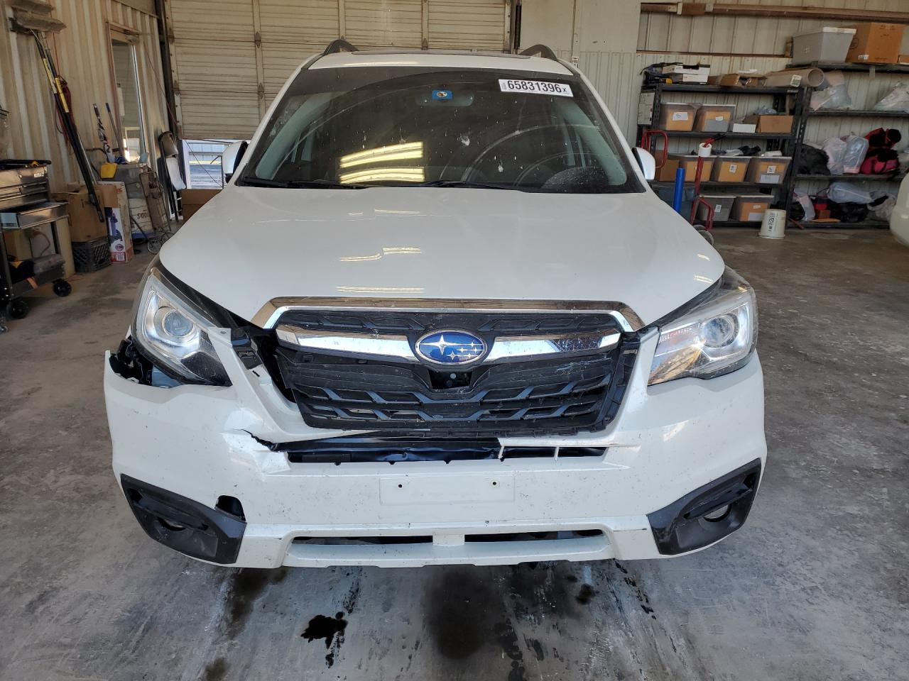 2018 Subaru Forester 2.5i Touring White vin: JF2SJAWCXJH598471