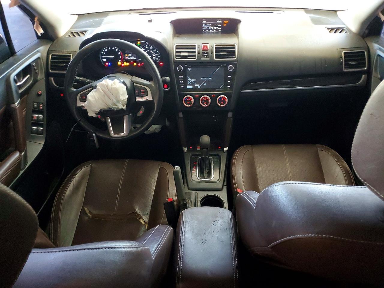 2018 Subaru Forester 2.5i Touring White vin: JF2SJAWCXJH598471
