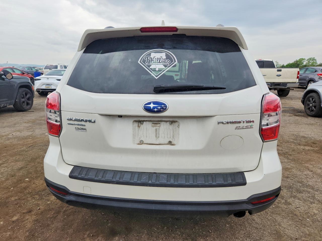 2016 Subaru Forester 2.5i Touring White vin: JF2SJAXC9GH416444