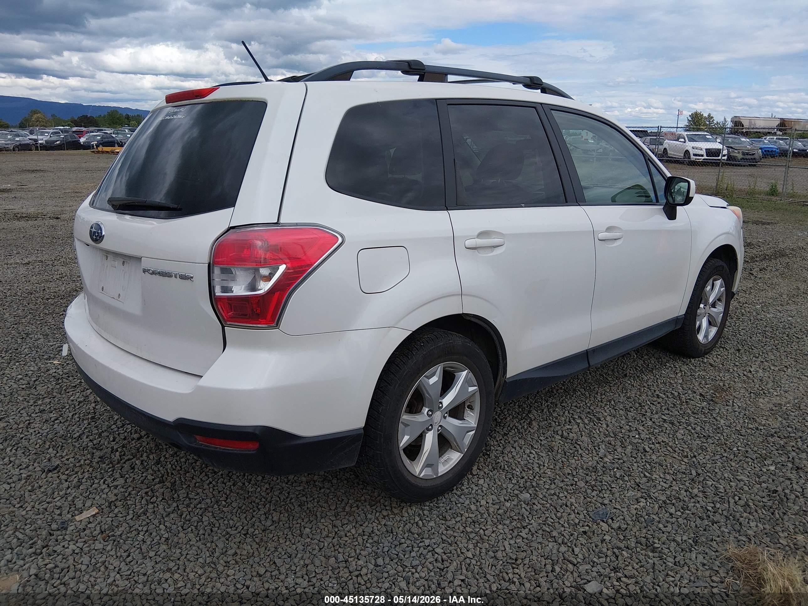 2014 Subaru Forester 2.5i/2.5i Premium White vin: JF2SJCBC5EH533809